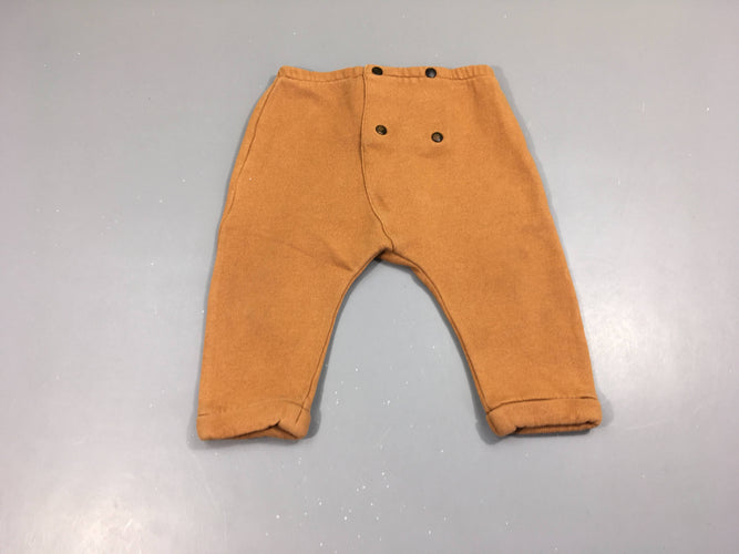 Pantalon molleton ocre pressions studio Bohème, légèrement bouloché, moins cher chez Petit Kiwi