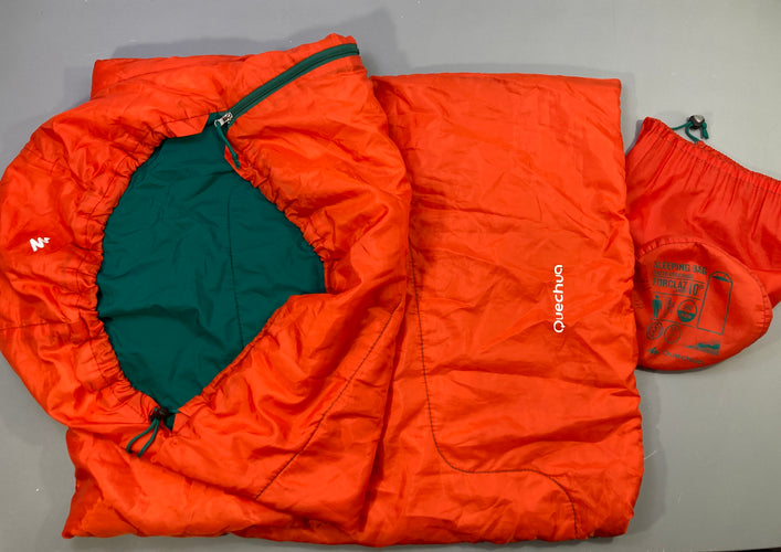 Sac de couchage orange/vert Forclaz junior 10°, 140cm max, moins cher chez Petit Kiwi