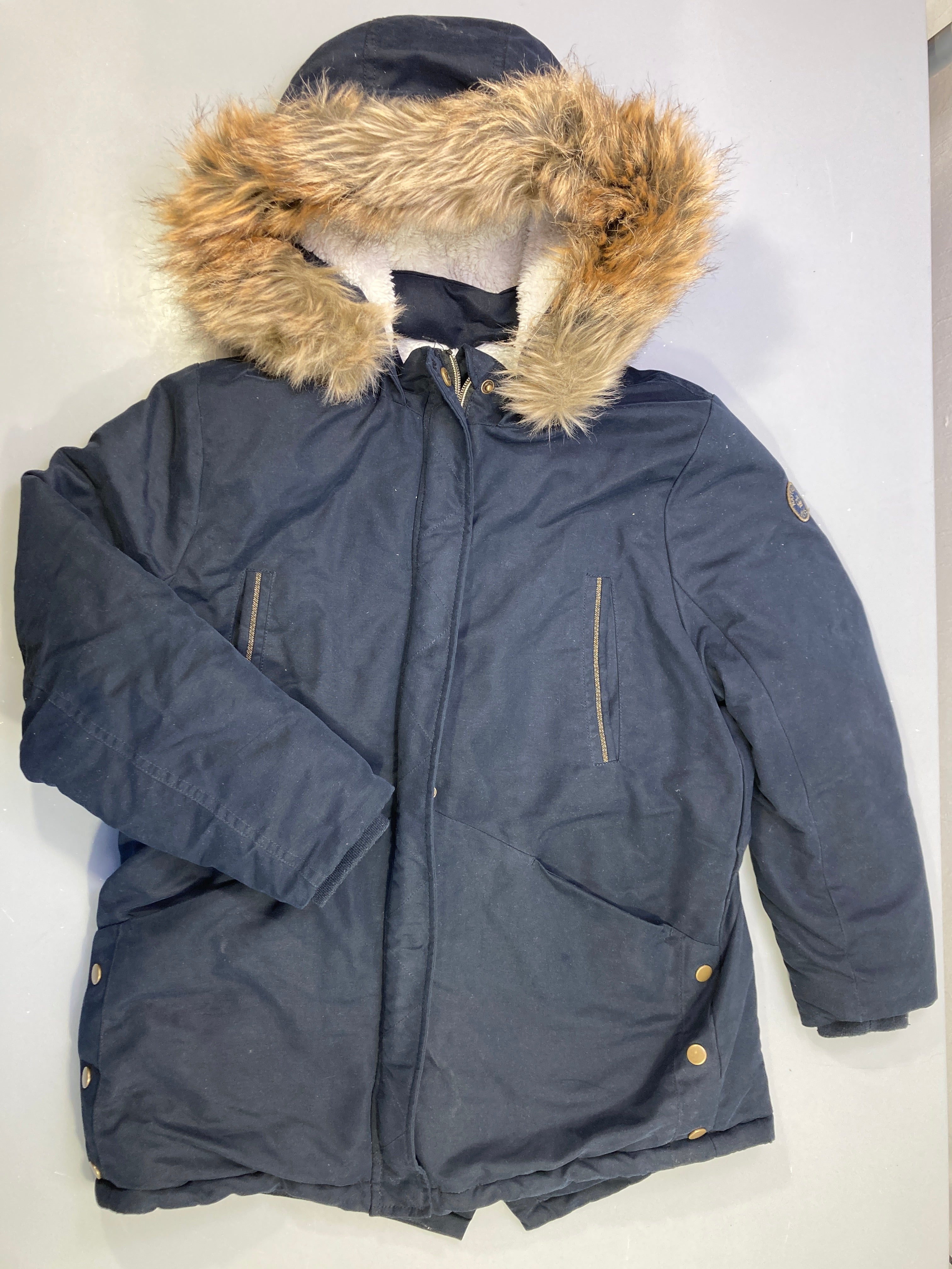 Manteau bleu foncé à capuche bleu foncé fausse fourrure