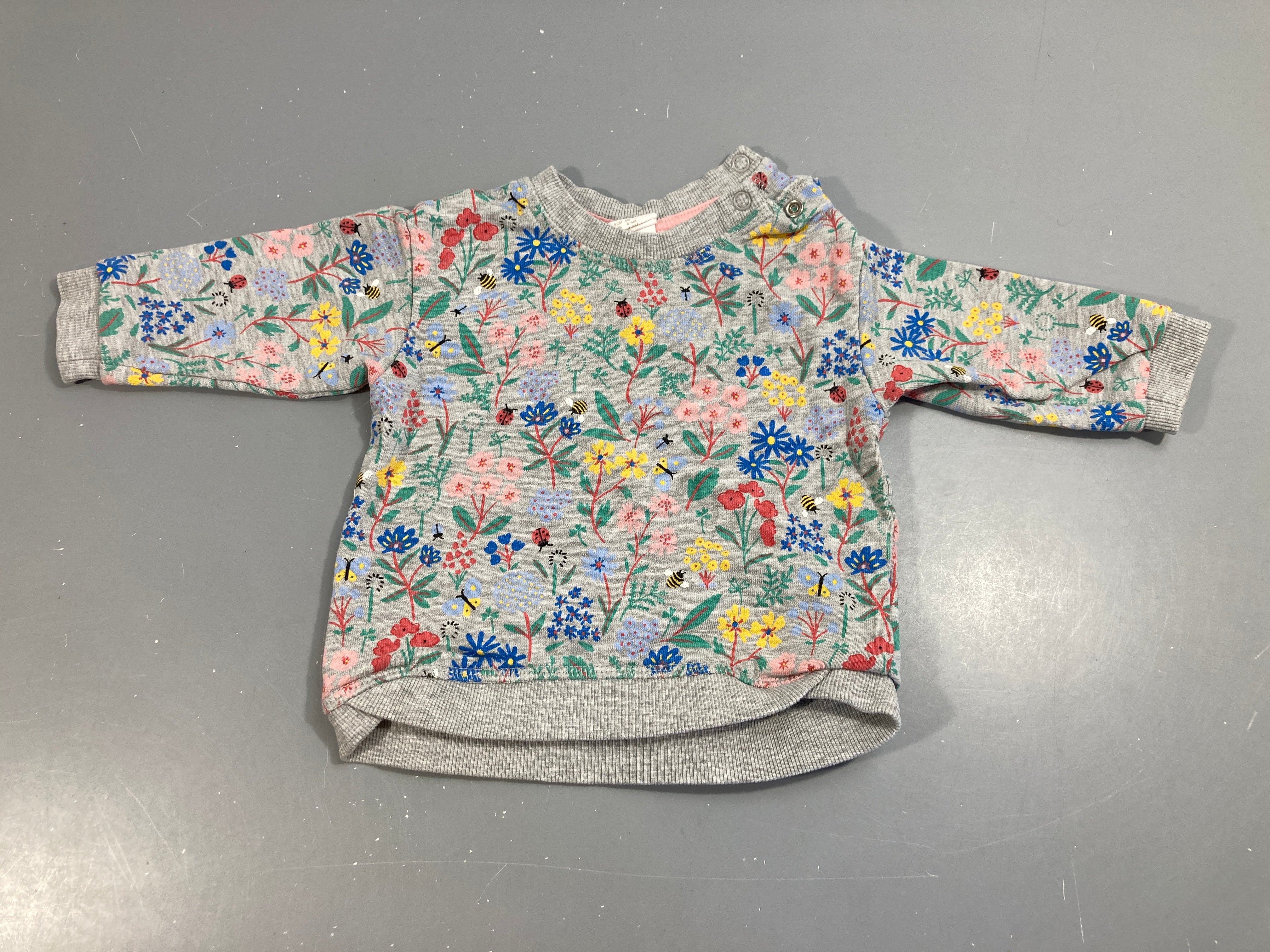 Sweat gris clair avec fleurs multicolores