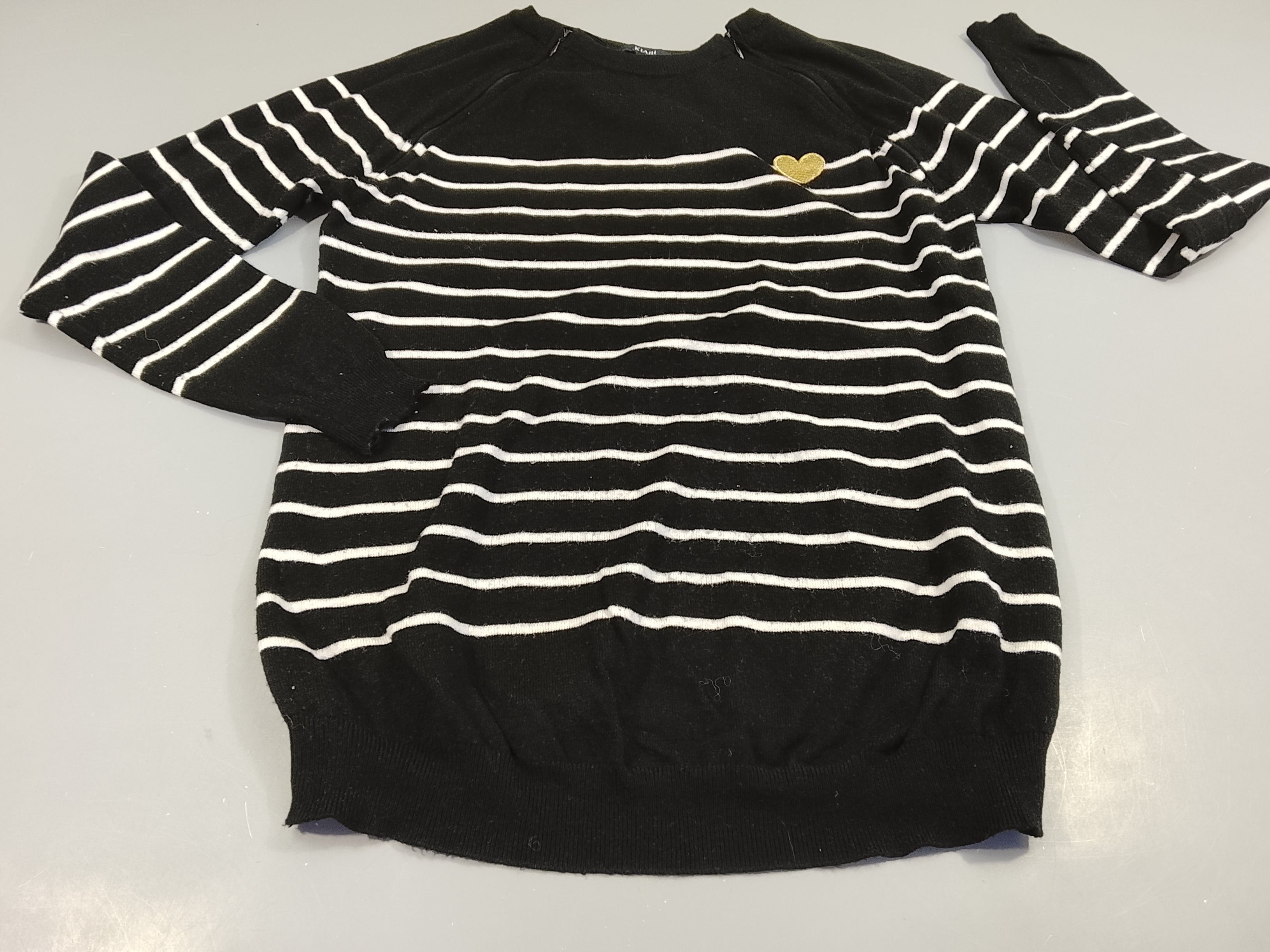 Pull d'allaitement noir rayé blanc, coeur doré