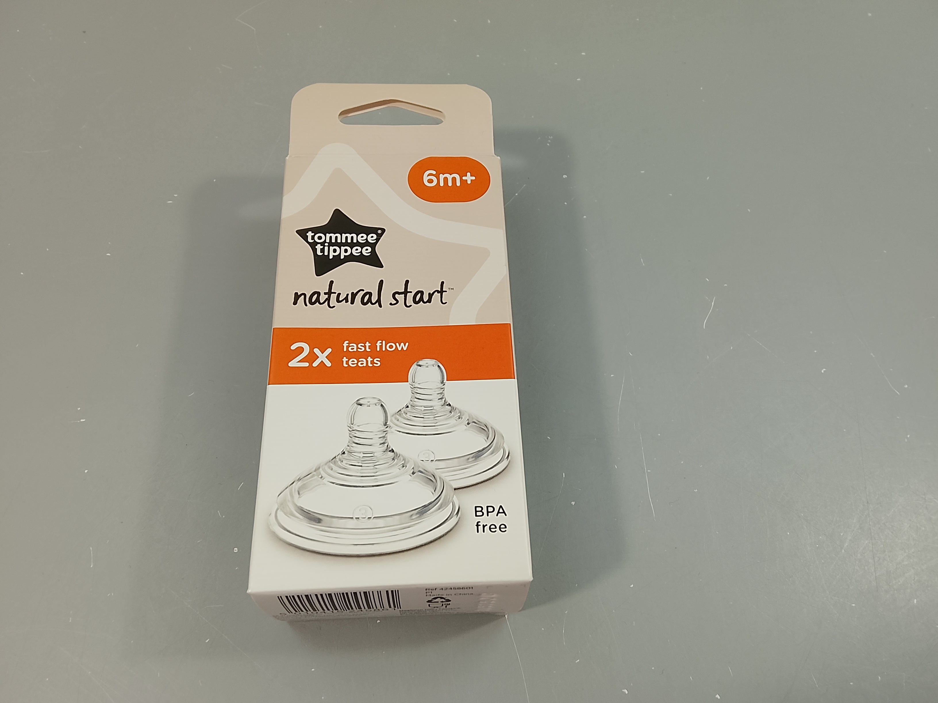 NEUVES 2  tétines, débit 3 ( 6m+ )