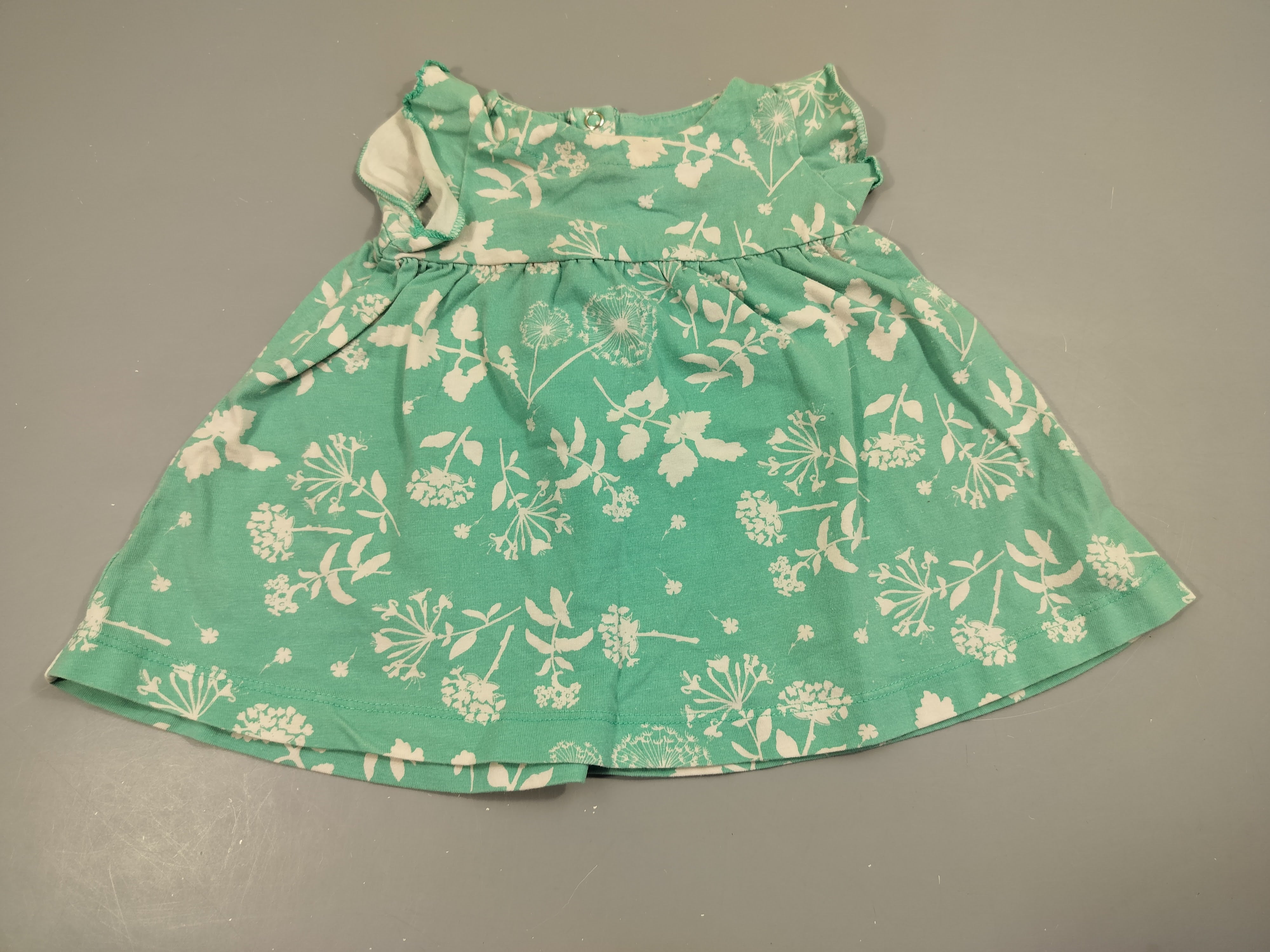 Robe m.c turquoise à fleurs blanches