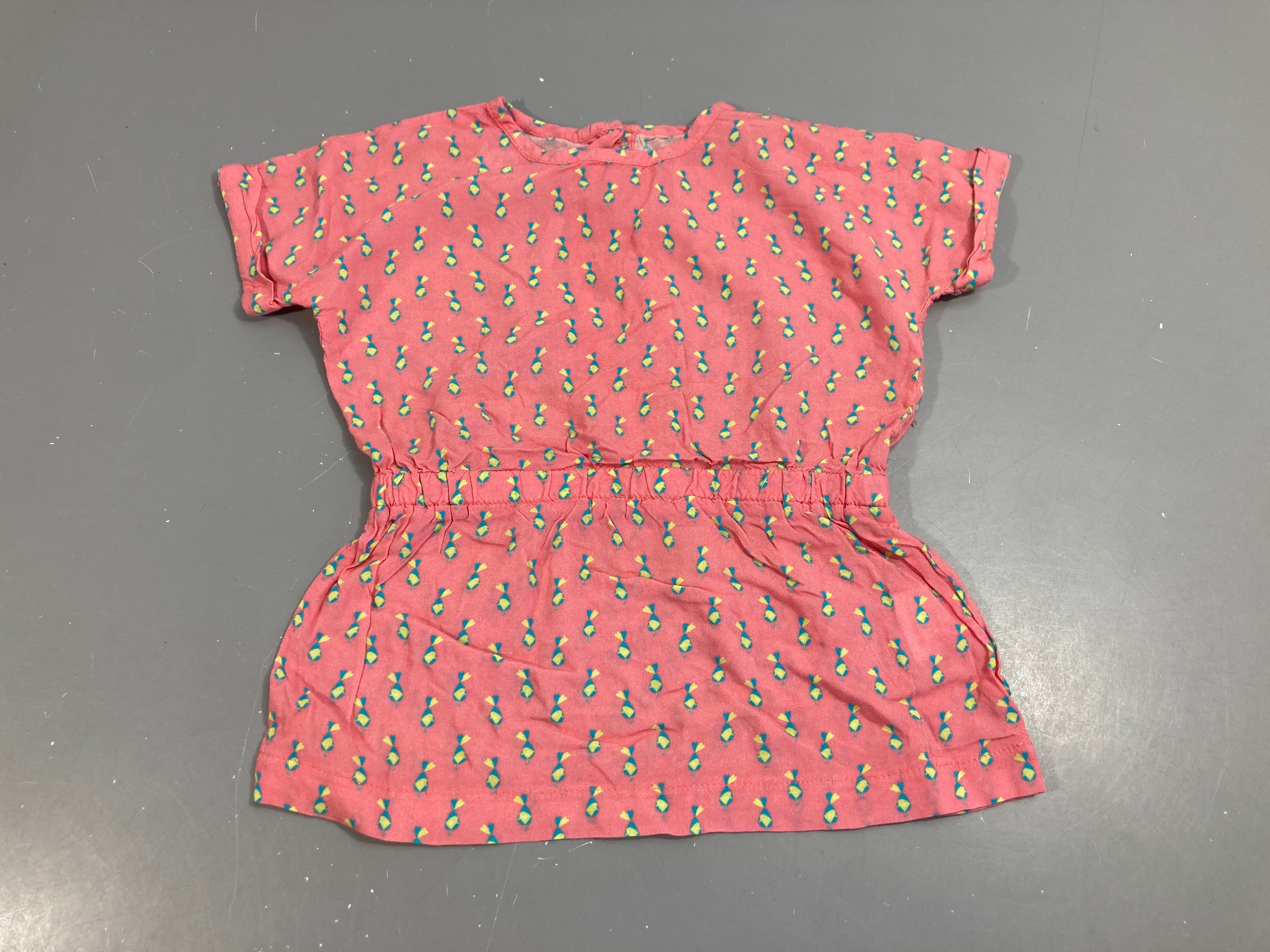 Robe rose, poissons