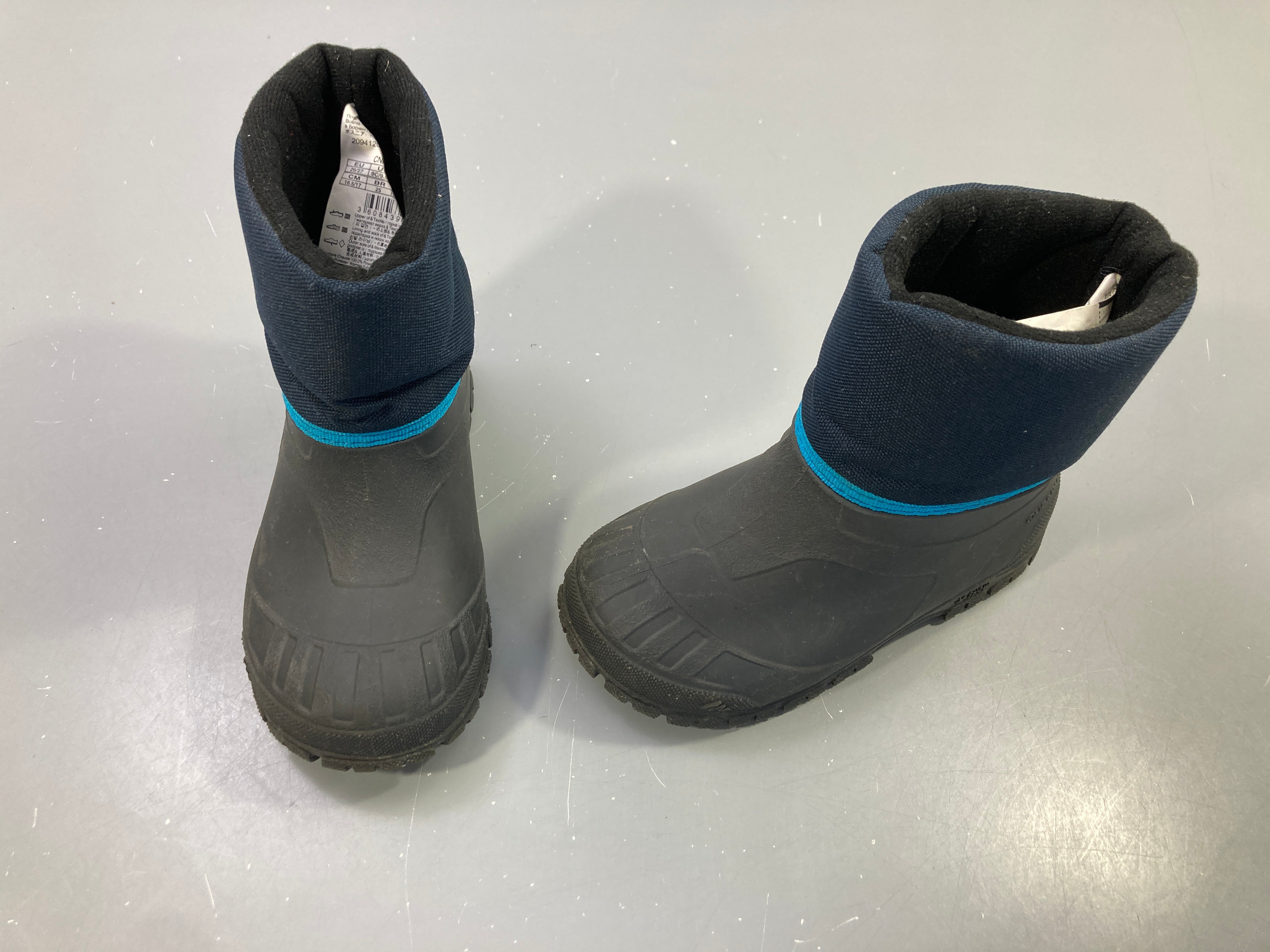 Bottes de neige noir et bleu marine, liseré bleu , 