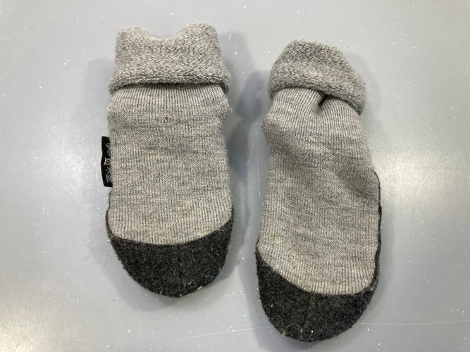 Chaussons, chaussettes Falke gris clair et gris foncé, semelles anti dérapantes - 25-26, moins cher chez Petit Kiwi