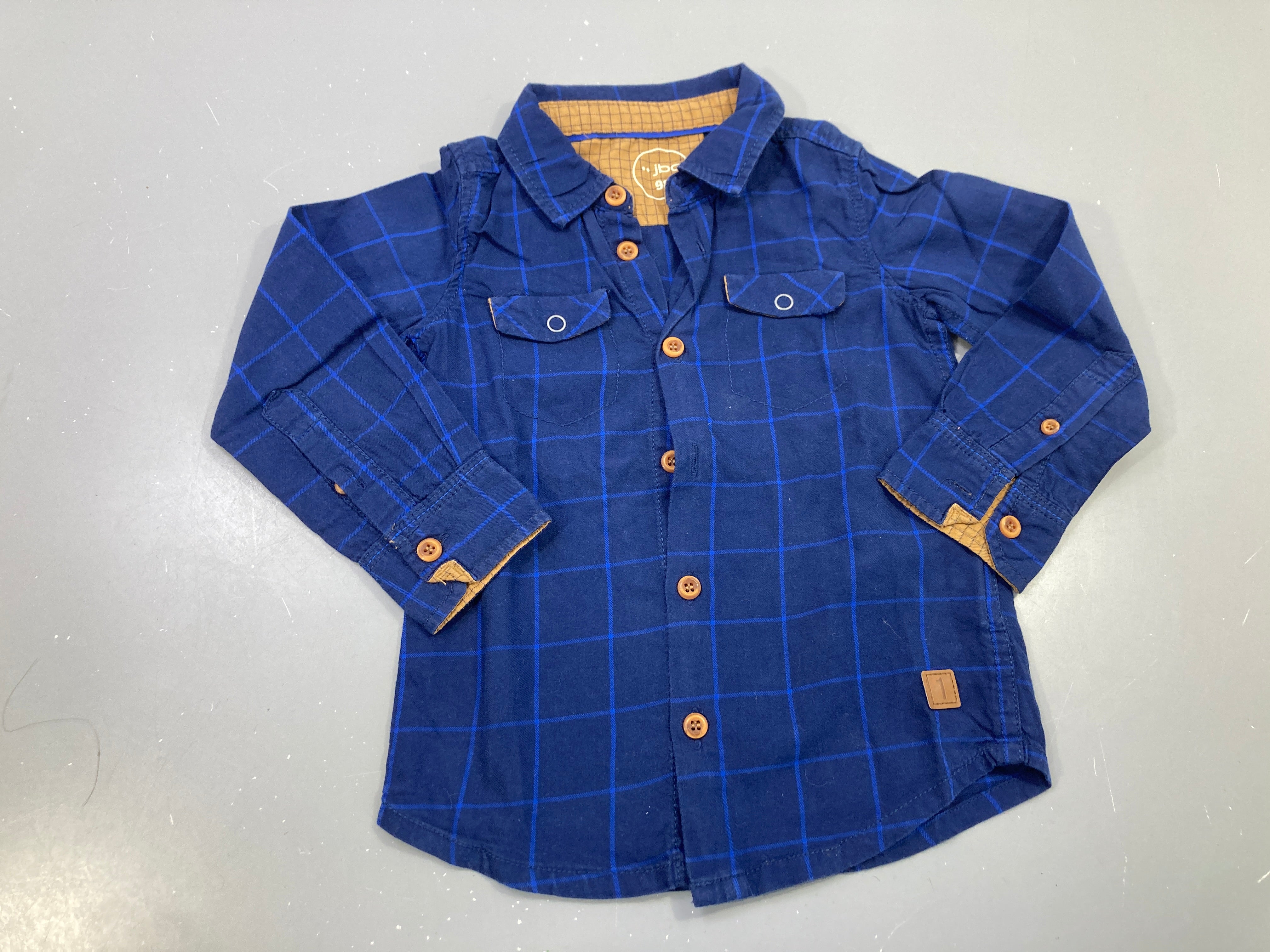 Chemise m.l bleu marine à carreaux , boutons camels
