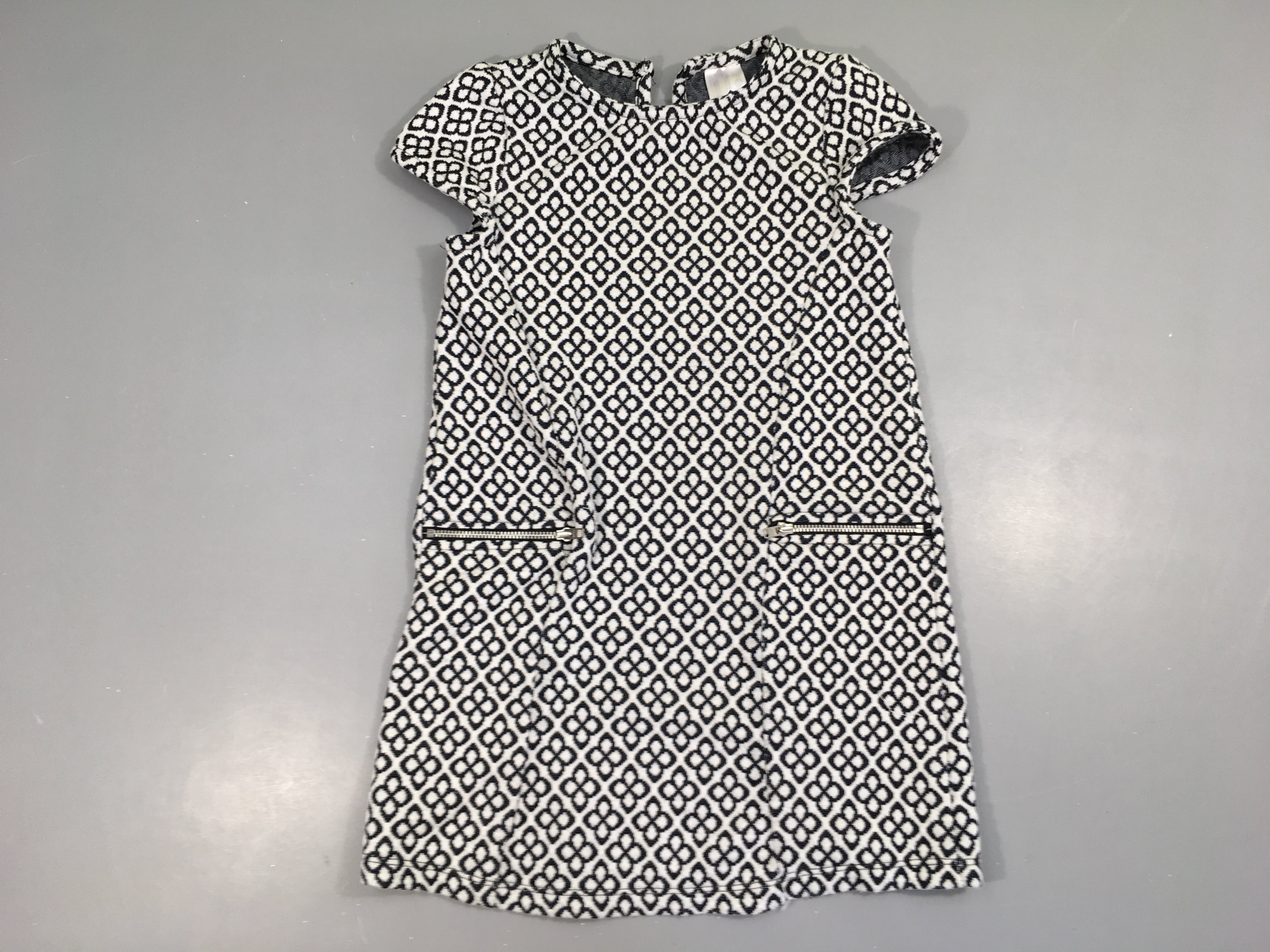 Robe m.c texturée blanche motifs noirs