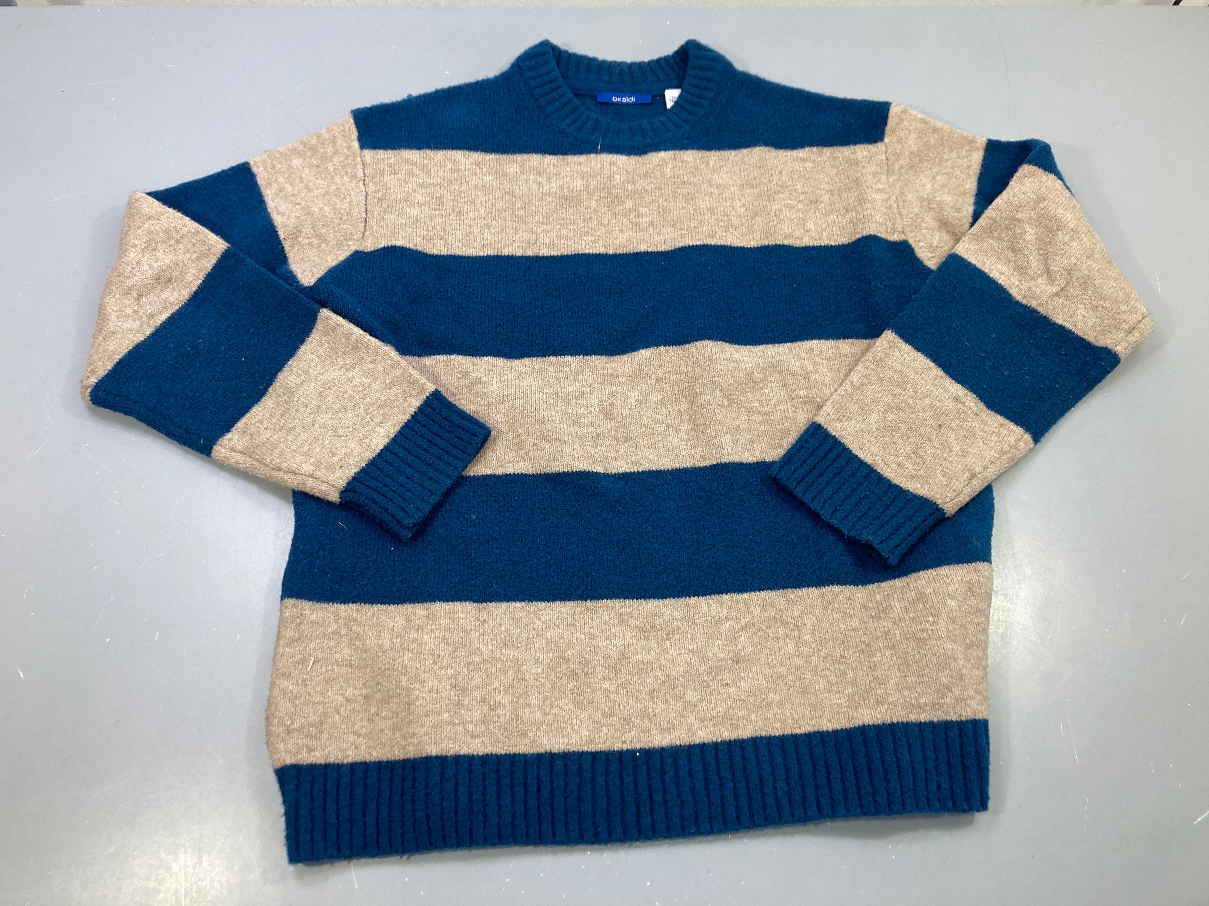 Pull rayé bleu , brun clair, un peu bouloché