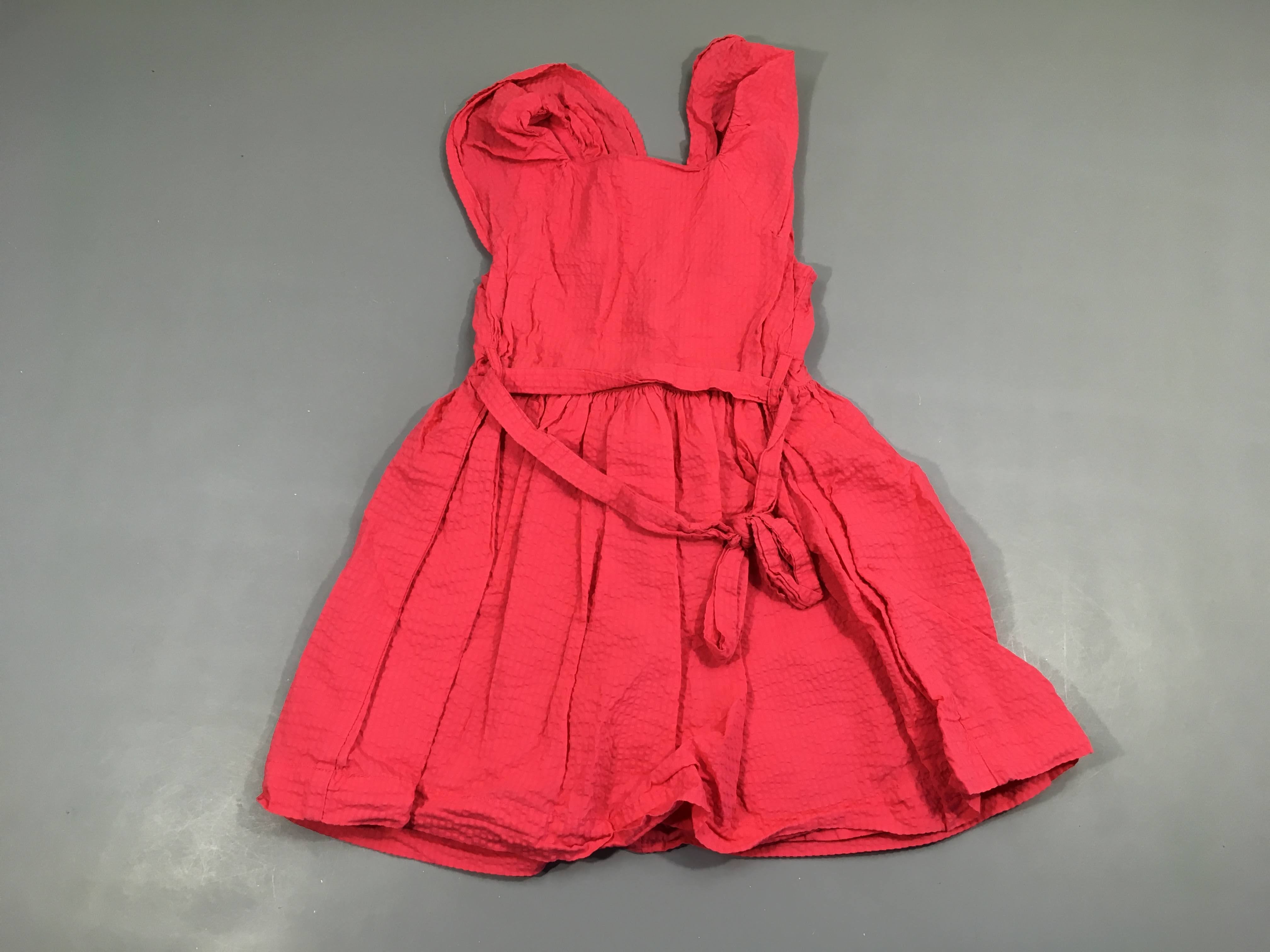 Robe m.c à volants rose fushia texturée avec ceinture 100% coton