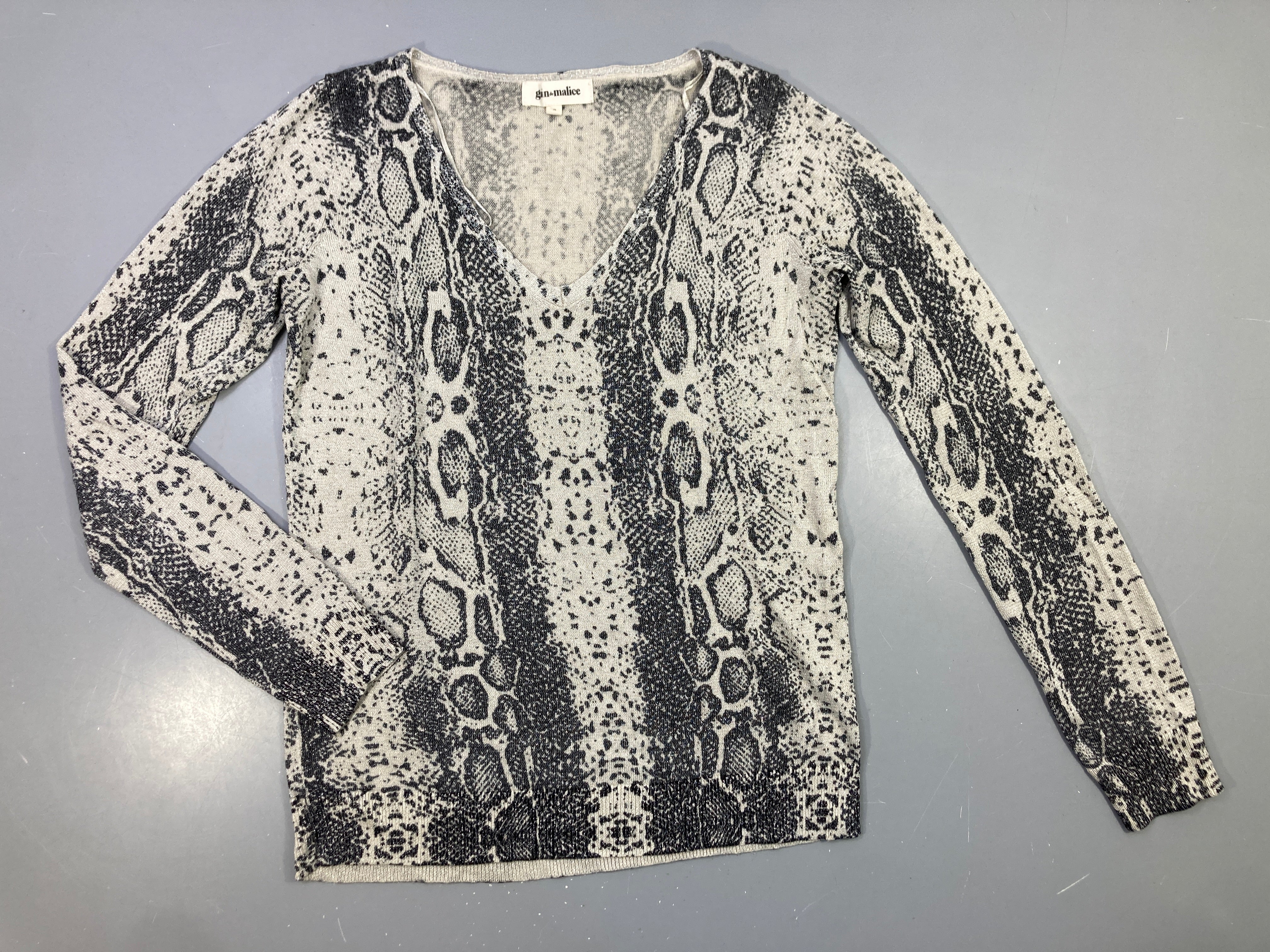 Pull léger gris effet léopard fil metlisé argenté Grain de Malice