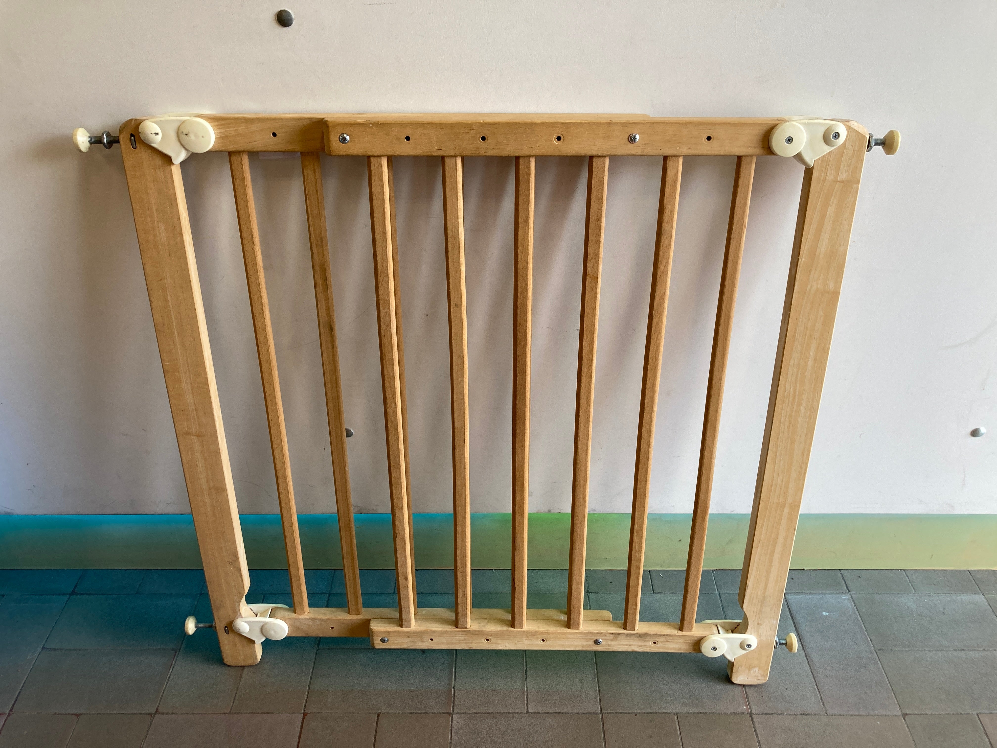 Barrière de sécurité en bois réglable, Indowoods - 71,5cm à 109,5cm