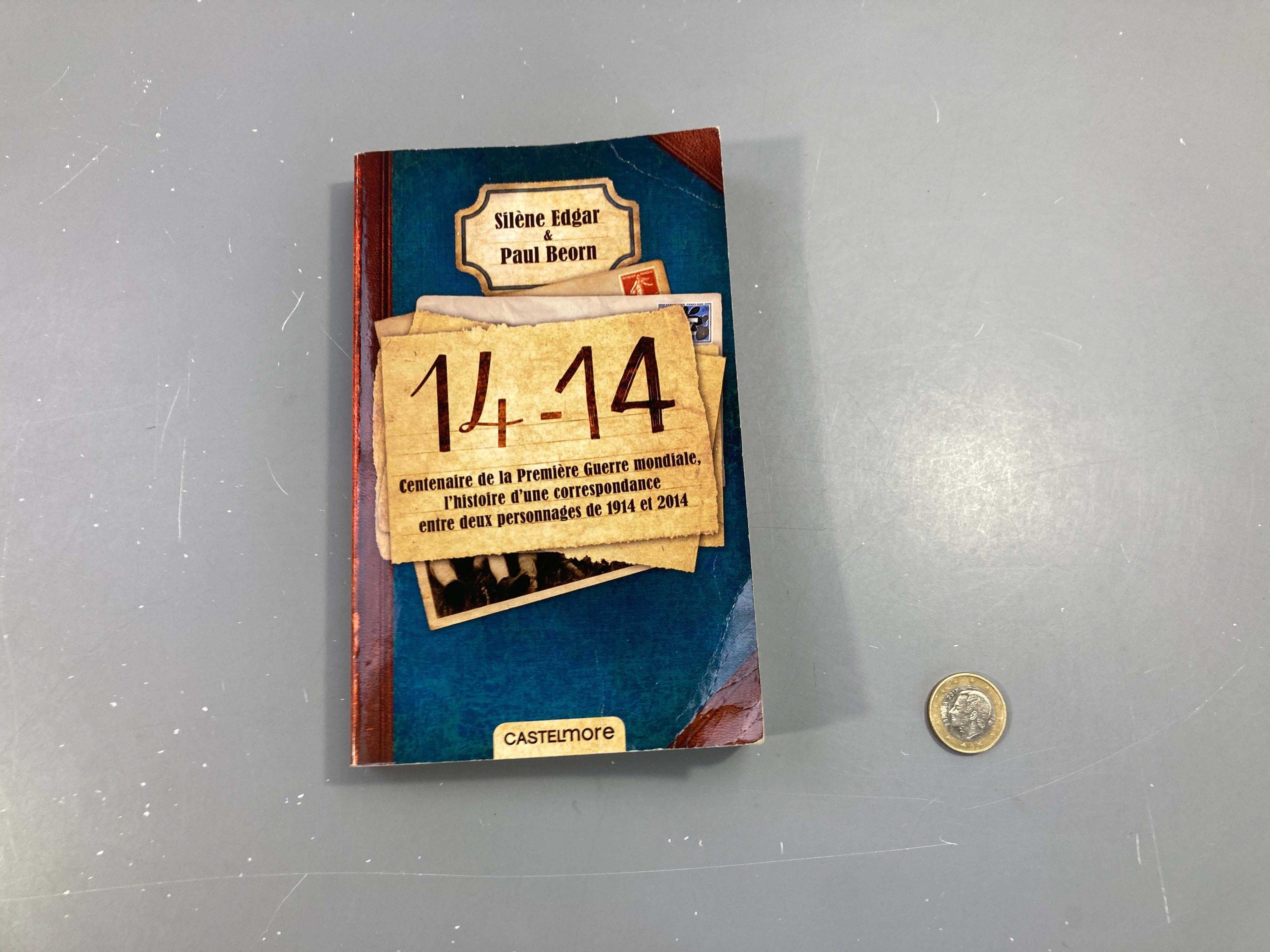 14-14 Couverture un peu cornée