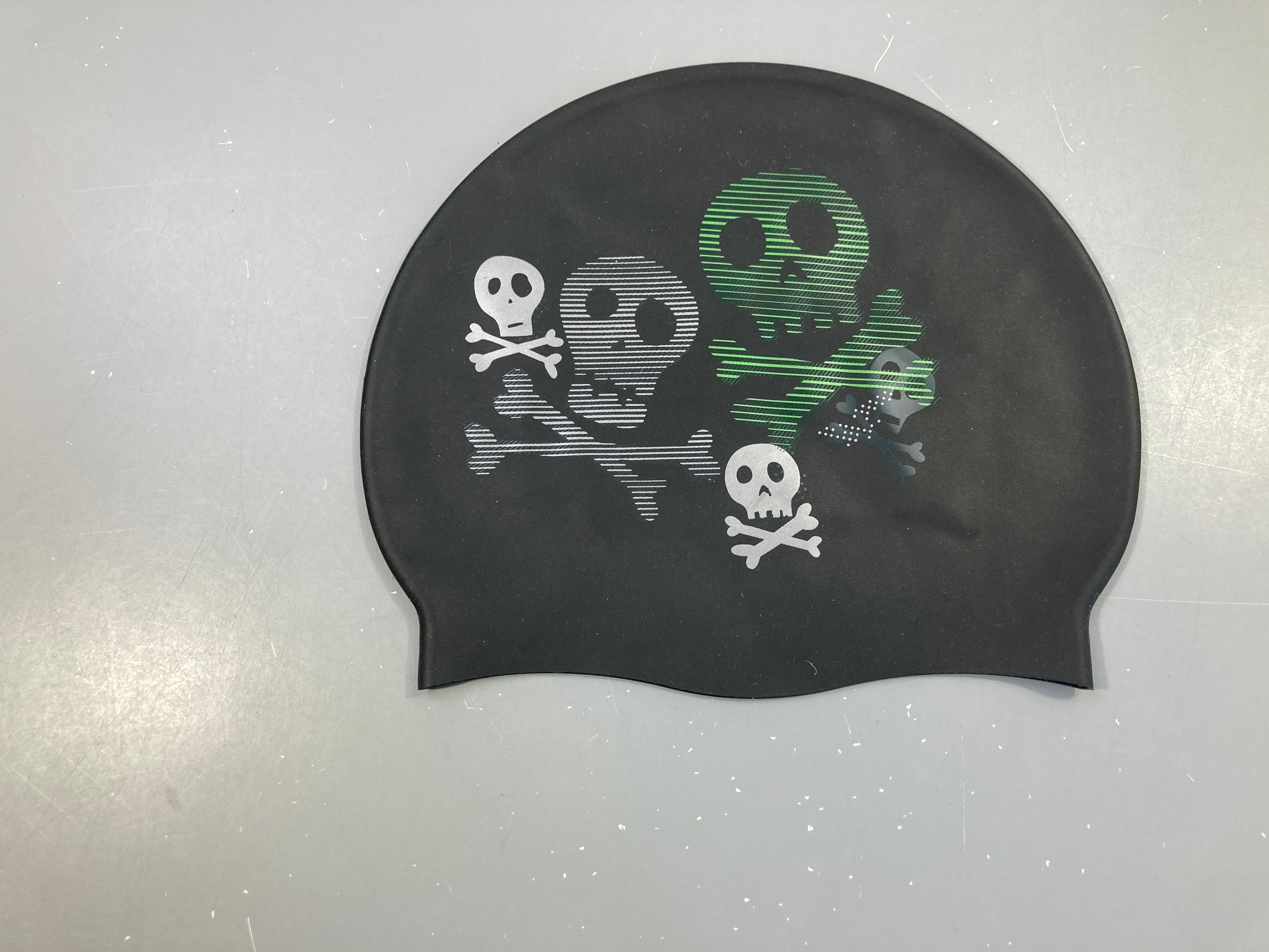Bonnet de bain silicone noir pirate Nabaiji