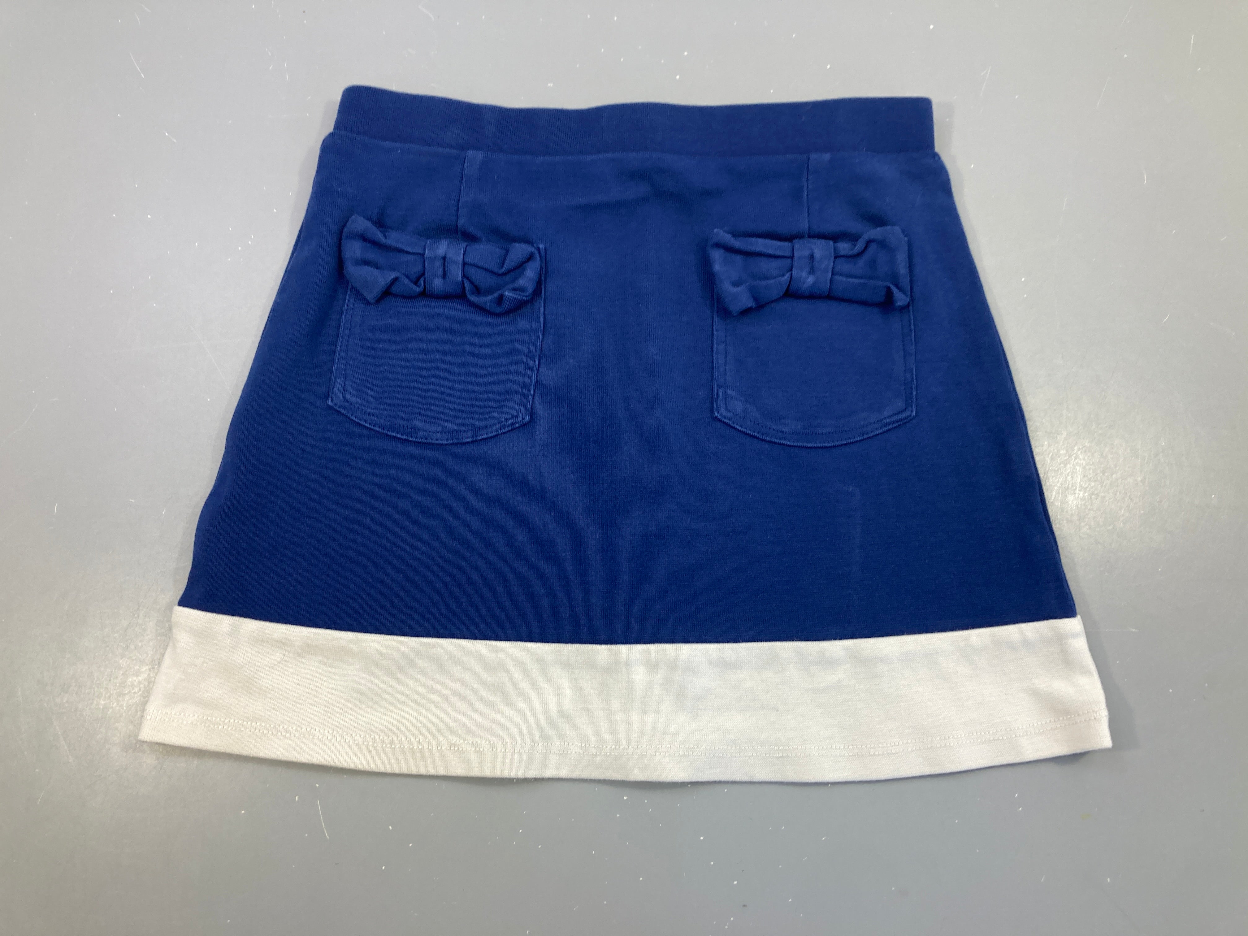 Jupe molleton bleu foncé/blanche poches noeuds