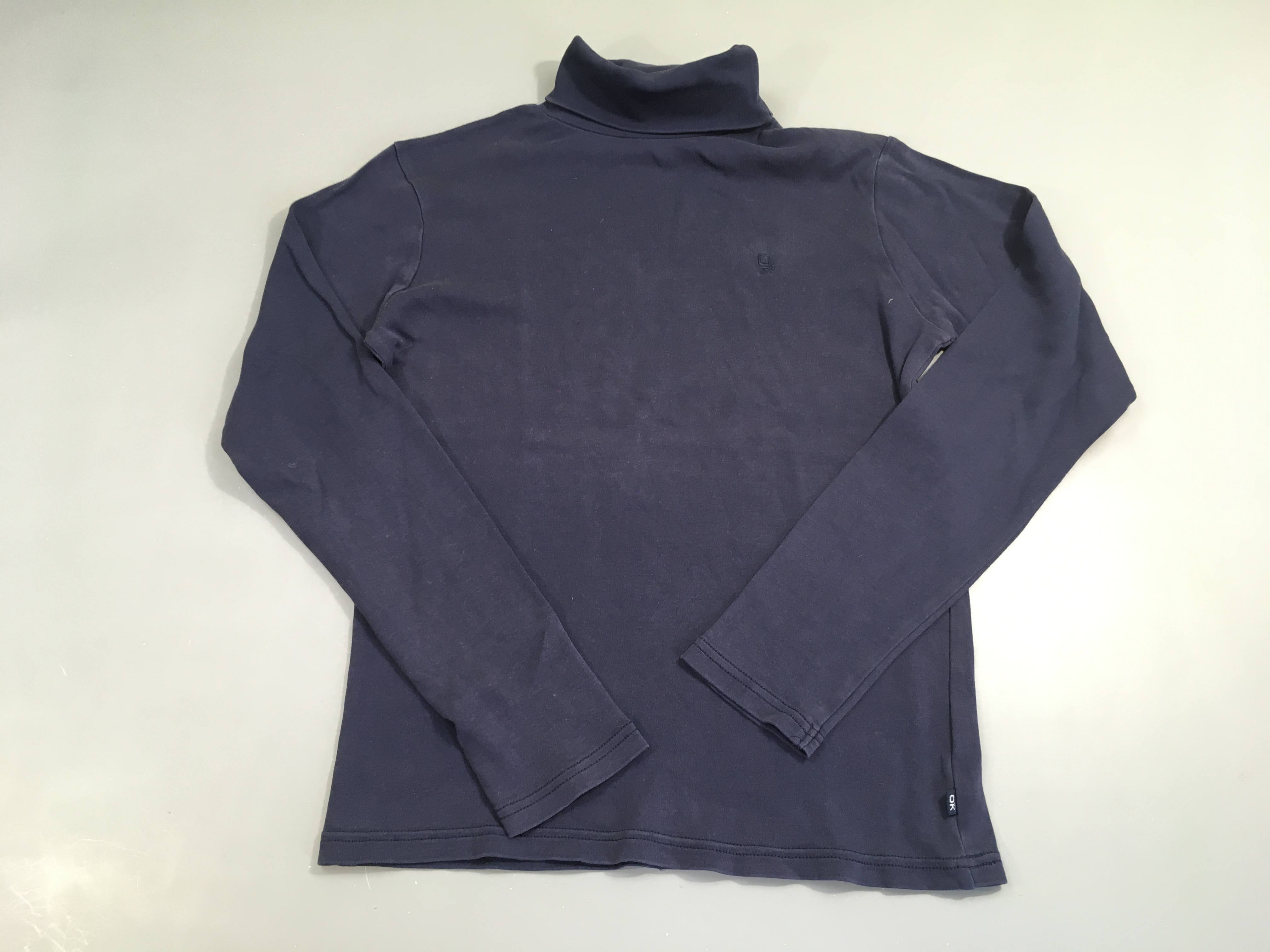 T-shirt col roulé bleu foncé