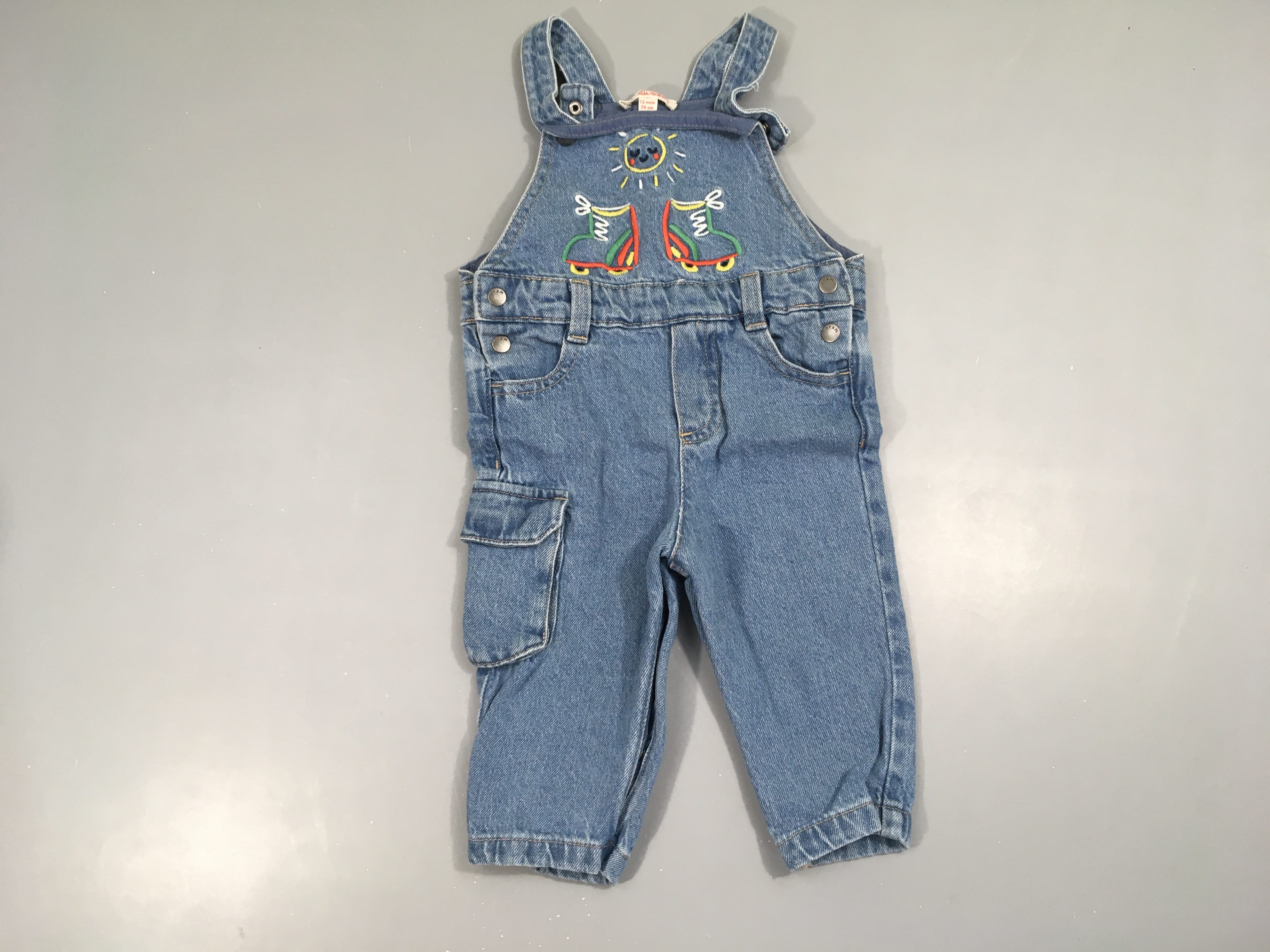 Salopette en jean broderies rollers