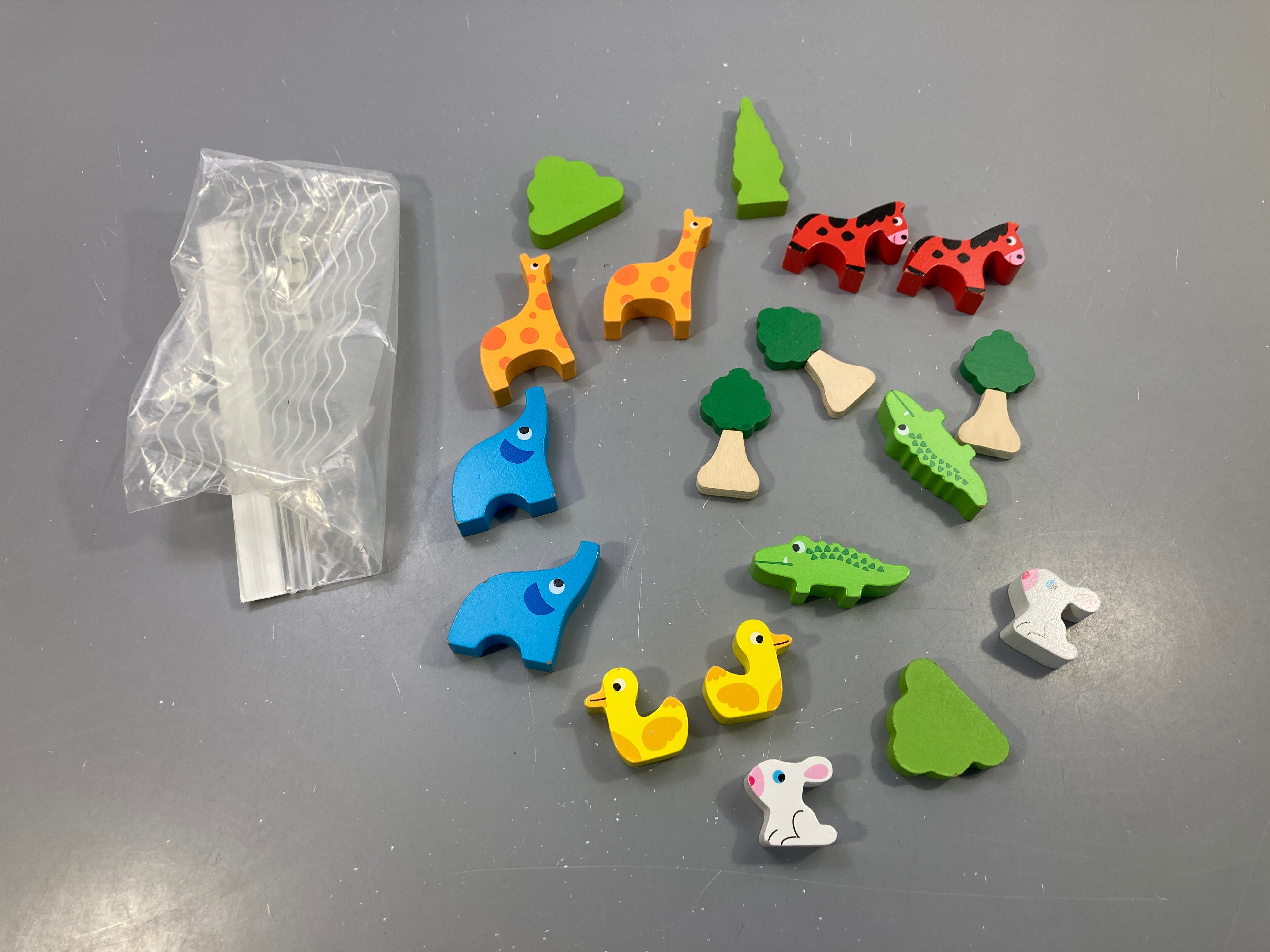 Lot de figurines en bois animaux, multicolore