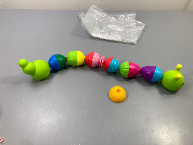 Chenille à emboîter, segments texturés, vert multicolore Lalaboom, moins cher chez Petit Kiwi