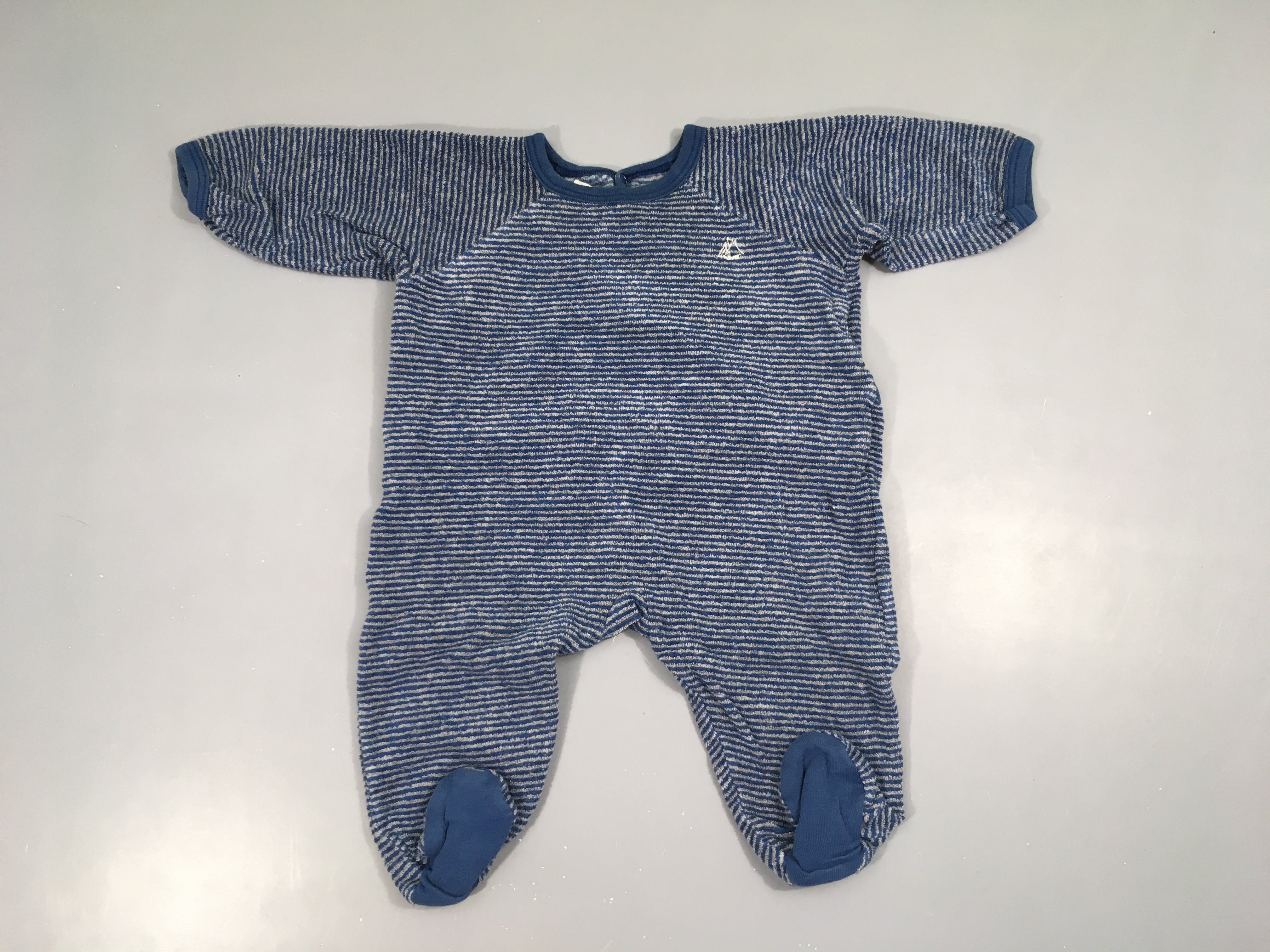 Pyjama éponge bleu rayé gris