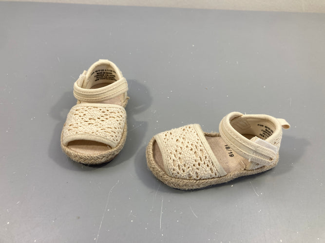 NEUF sandales crochet beiges, 18-19, moins cher chez Petit Kiwi