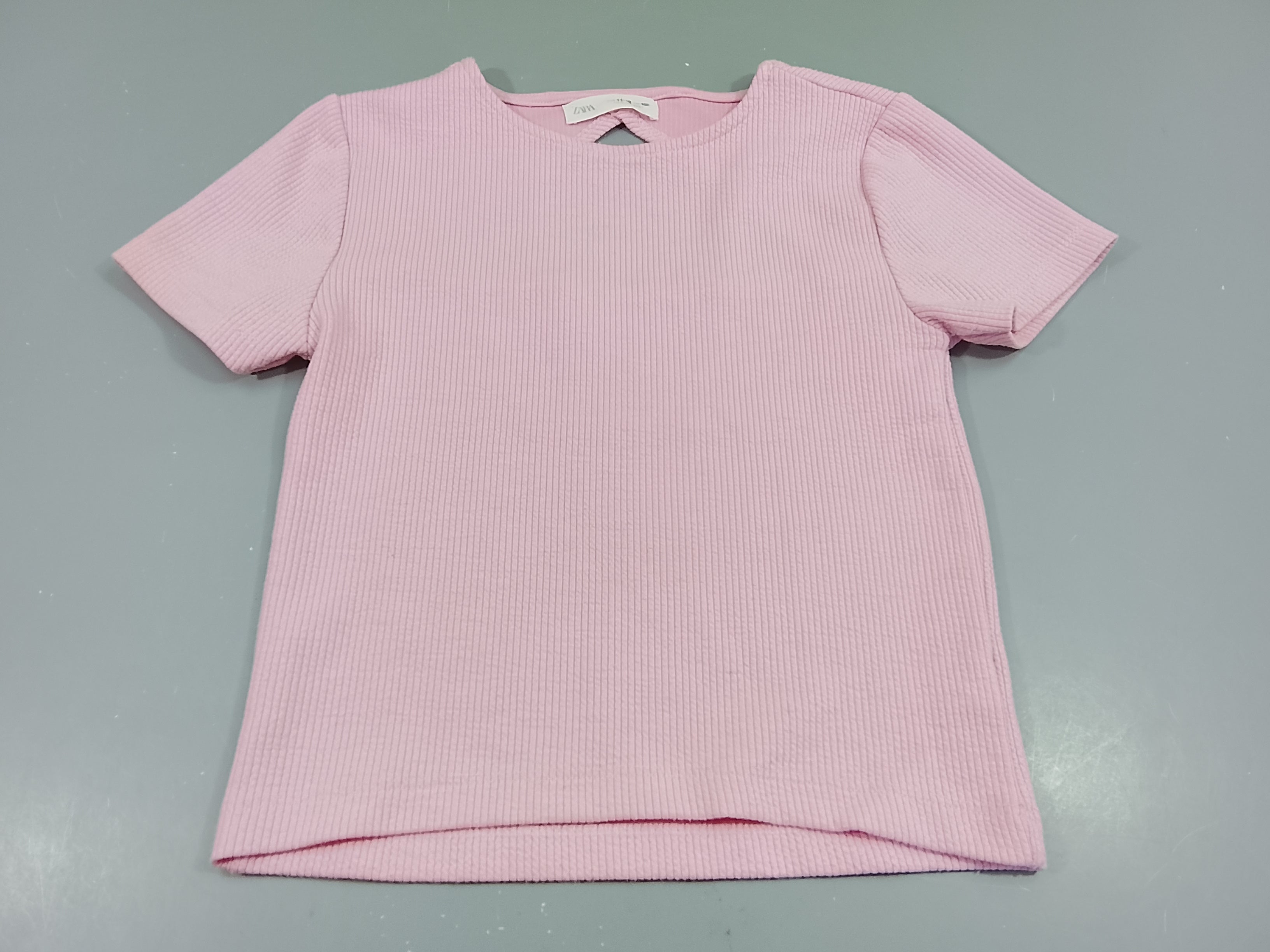 T-shirt m.c rose clair côtelé, ouverture dans le dos
