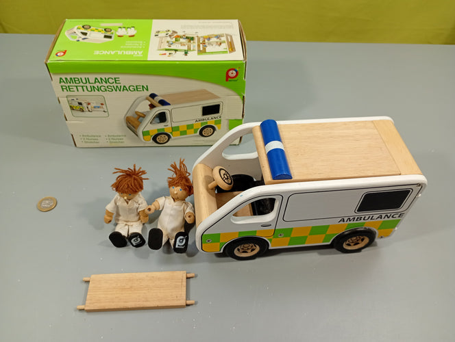 Ambulance en bois+ 2 personnages + 1 civière, moins cher chez Petit Kiwi