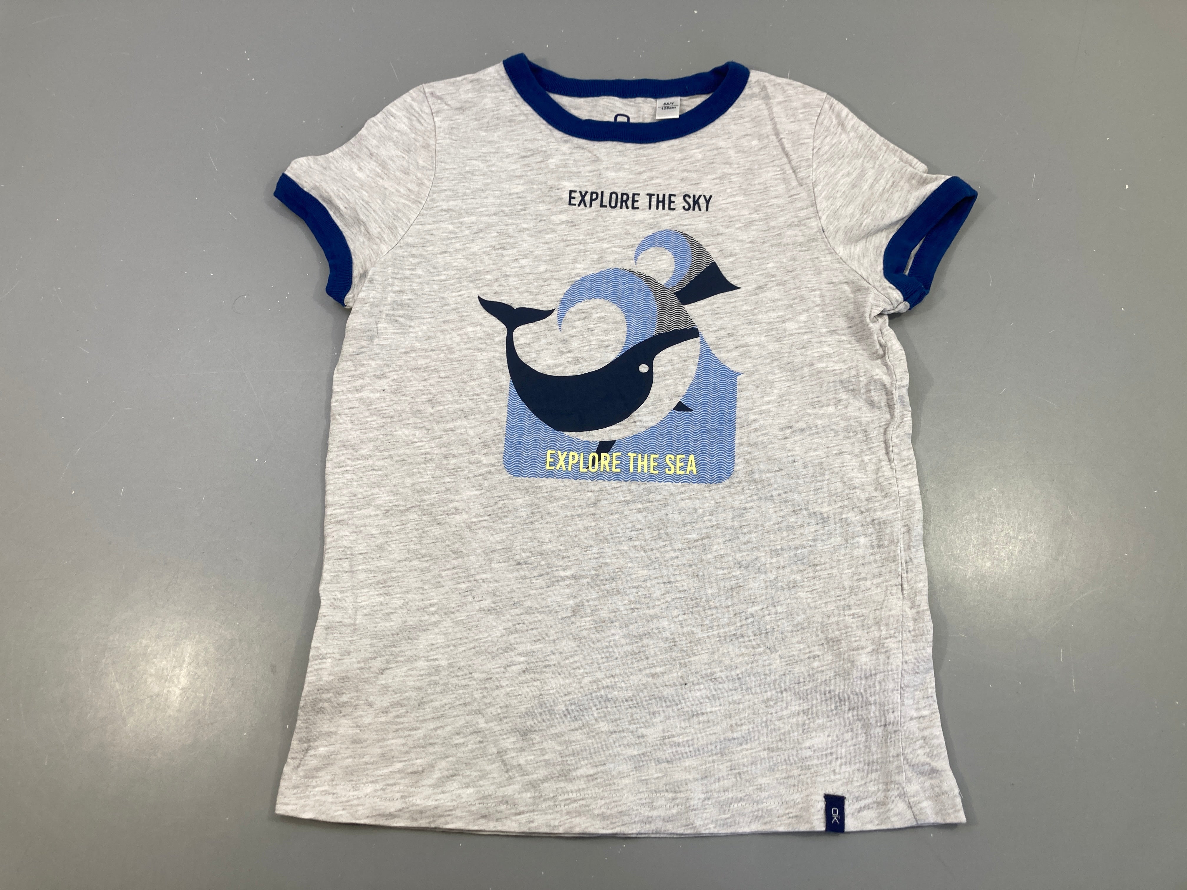 T-shirt m.c gris clair flammé baleine