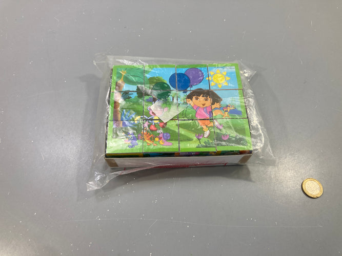 Puzzle 12 cubes en bois Dora l'exploratrice - complet, moins cher chez Petit Kiwi