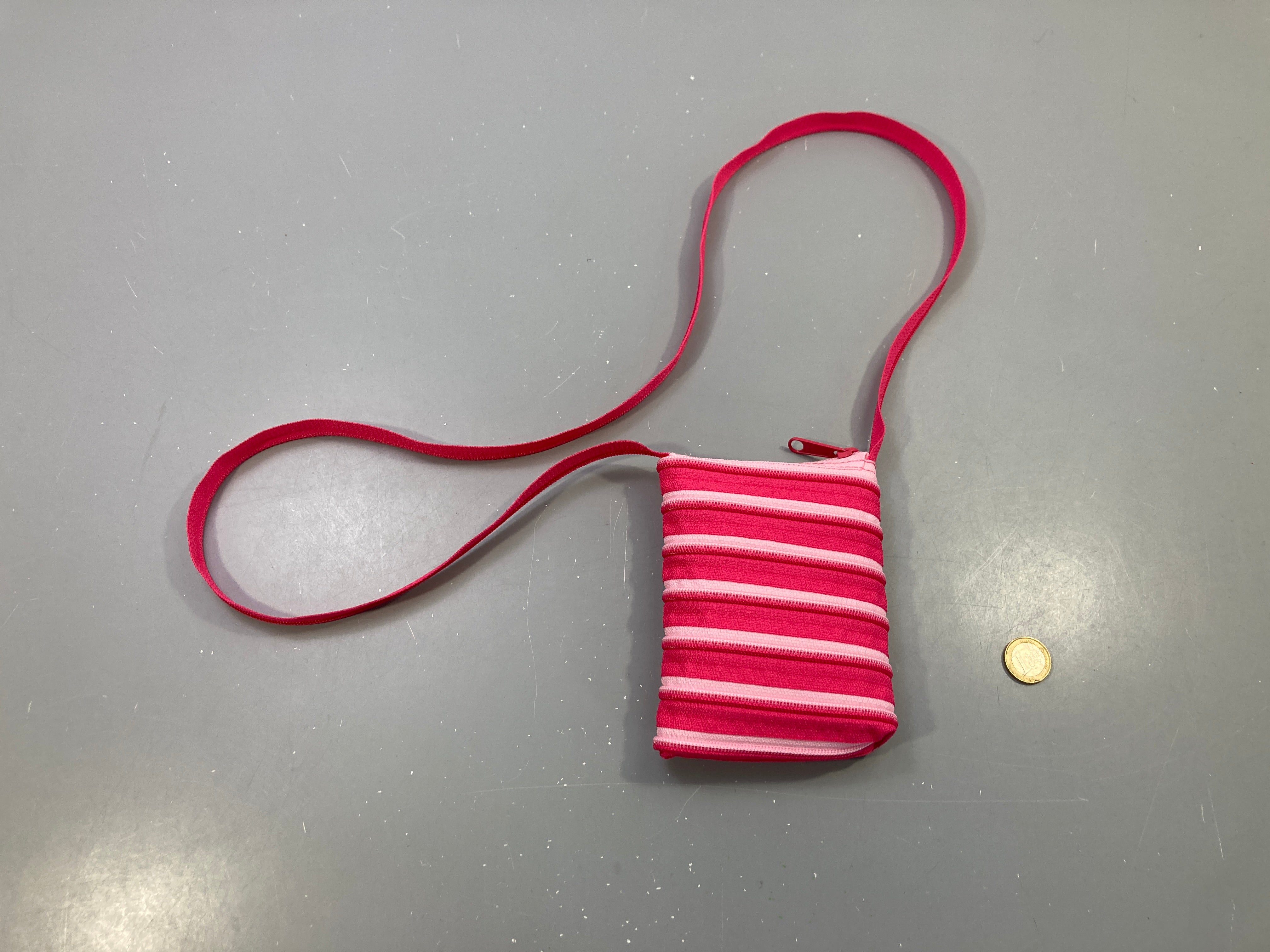 Sac bandoulière rose fuchsia zippé