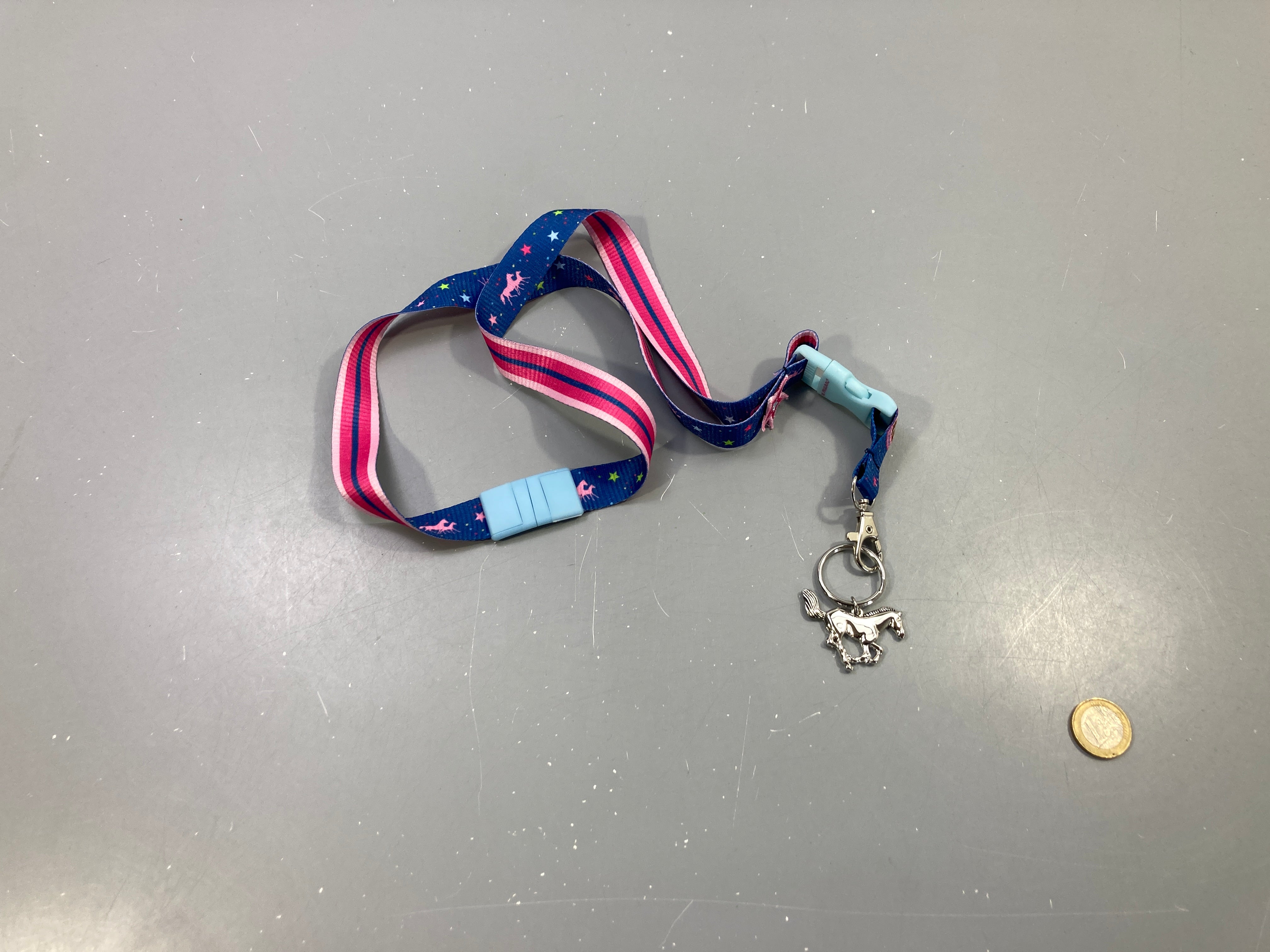 Tour de cou porte-clés bleu marine et rose, chevaux et étoiles