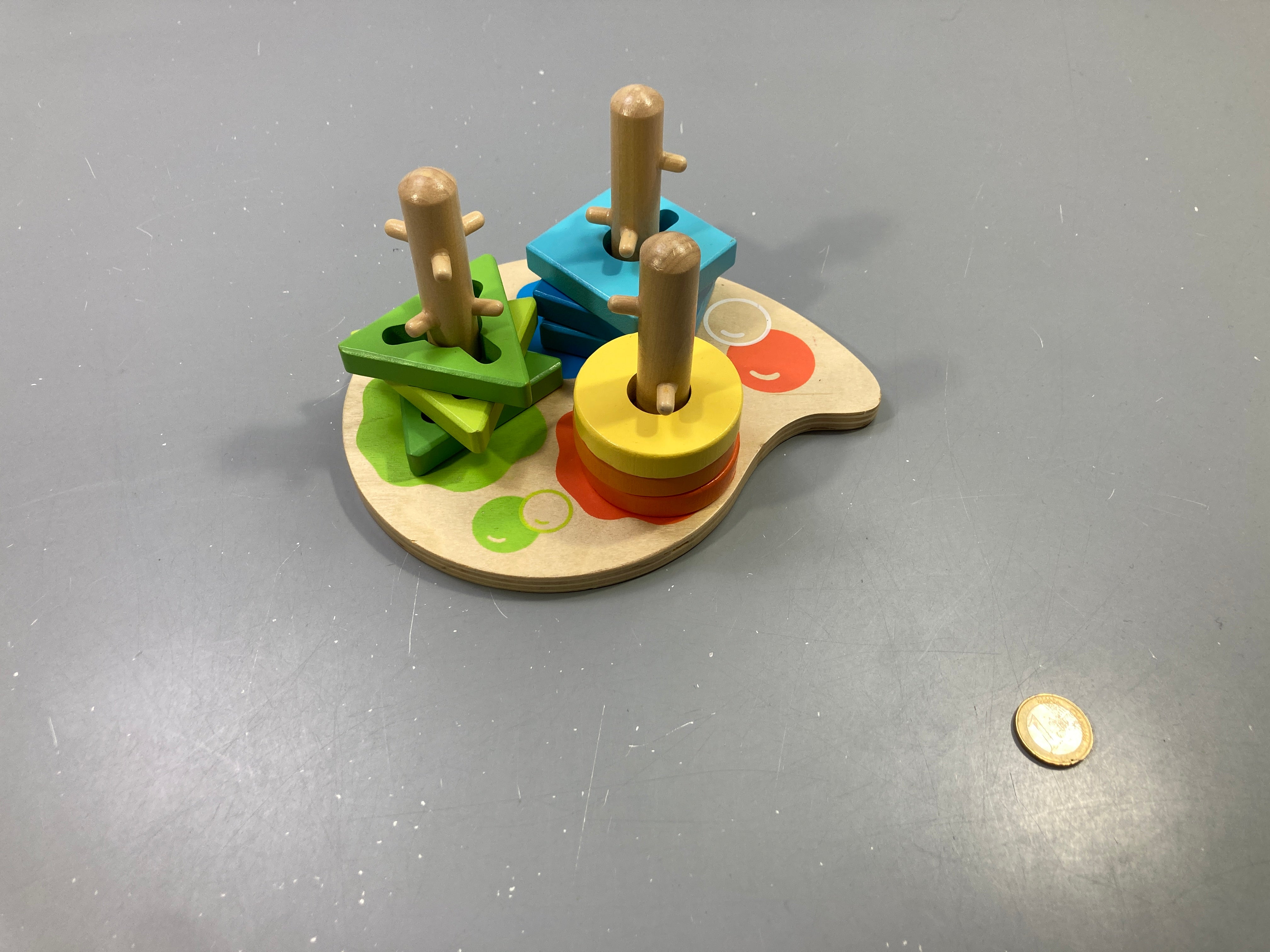 Jeu d'empilement et tri de formes en bois, 3 tiges, vert bleu jaune orange Logitoys - complet