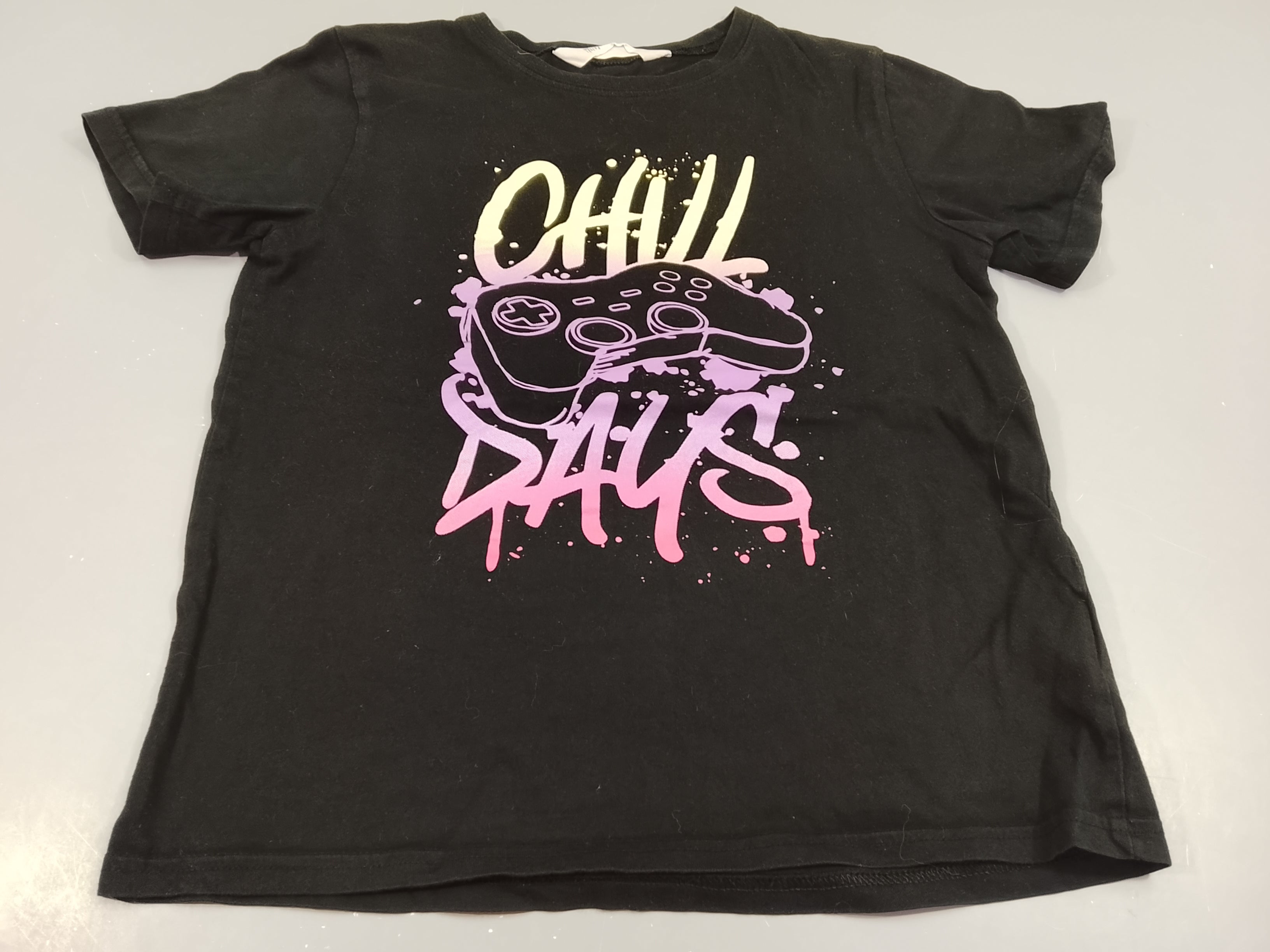 T-shirt m.c noir, manette de console 