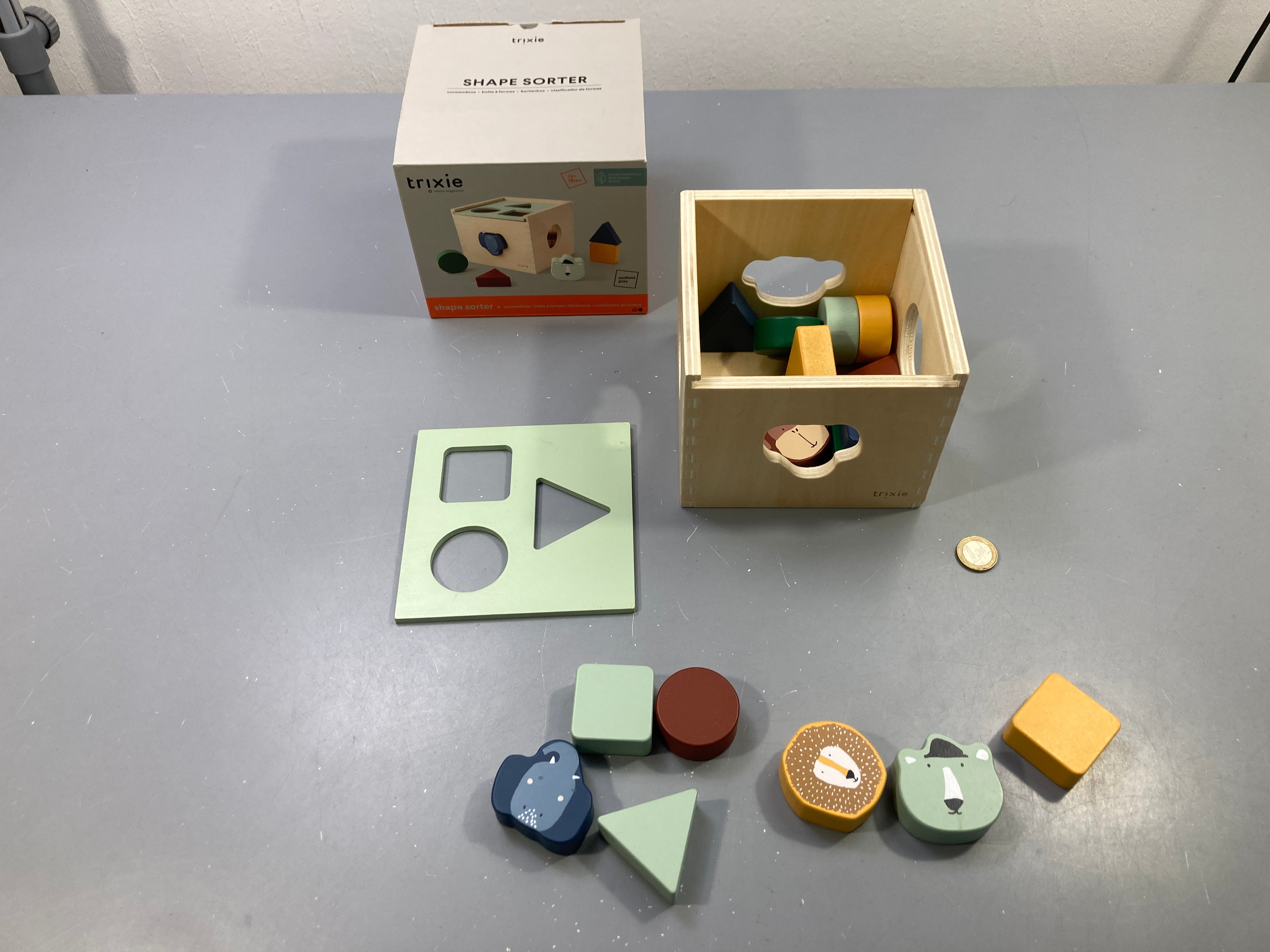 Boîte à formes en bois animaux, vert sauge ocre, avec boîte, dès 18 mois, Trixie - complet