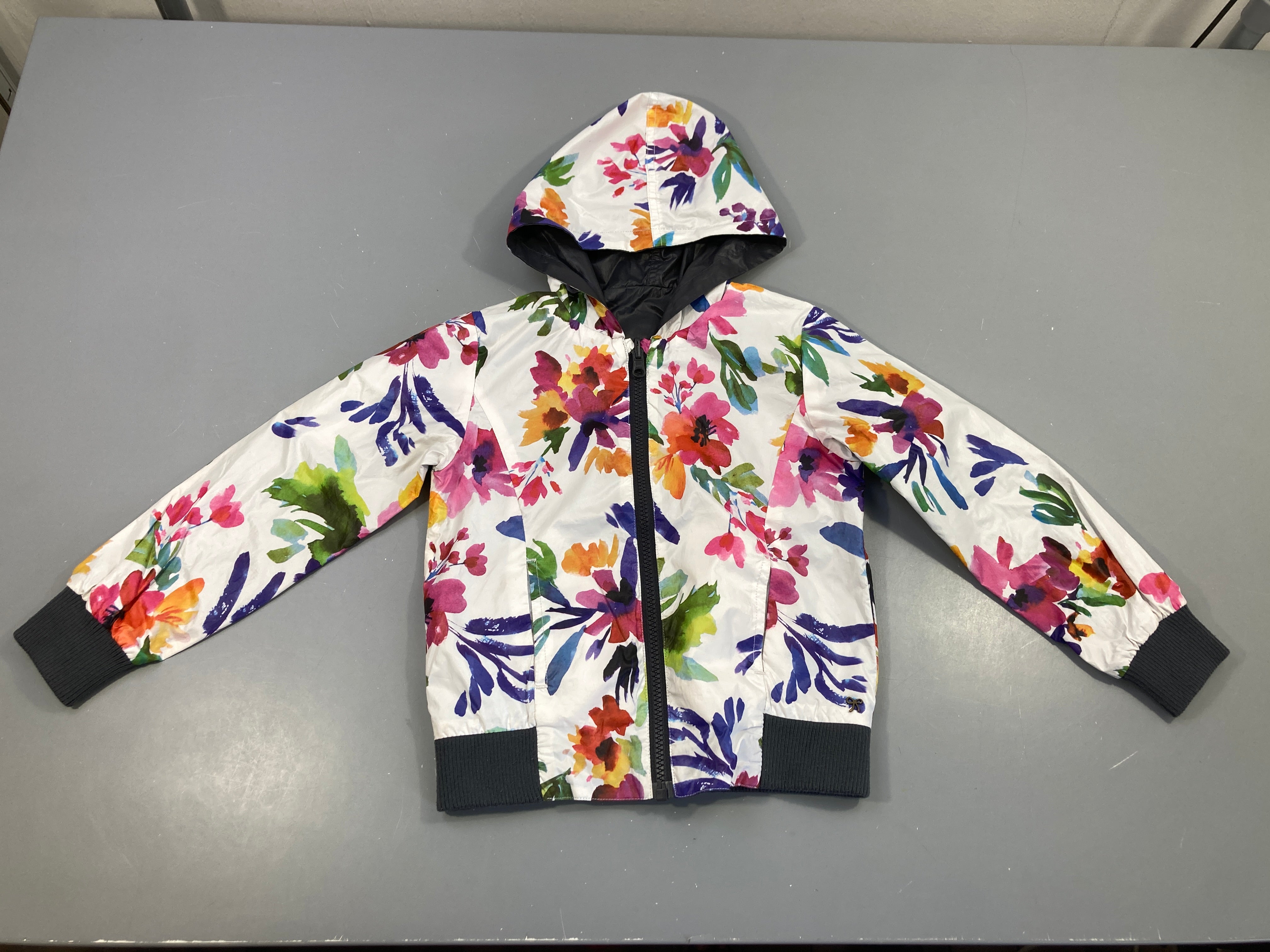 Veste coupe-vent réversible blanc fleurs/gris foncé