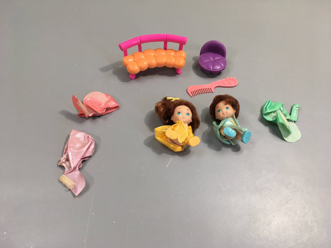 2 petites poupées avec accessoires, moins cher chez Petit Kiwi
