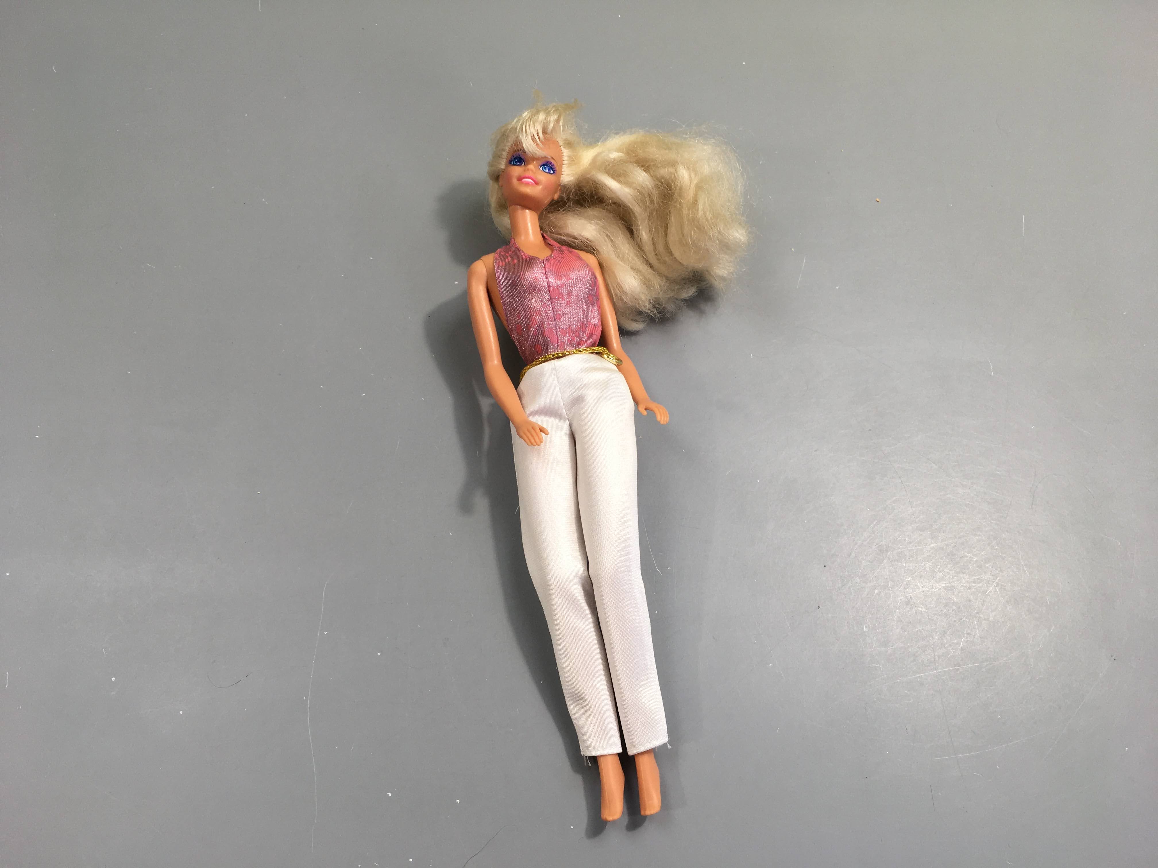 Poupée mannequin Bar.bie, pantalon blanc