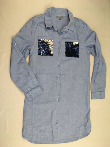 Robe chemise m.l bleu clair poches sequins, petite tache dans le bas, moins cher chez Petit Kiwi