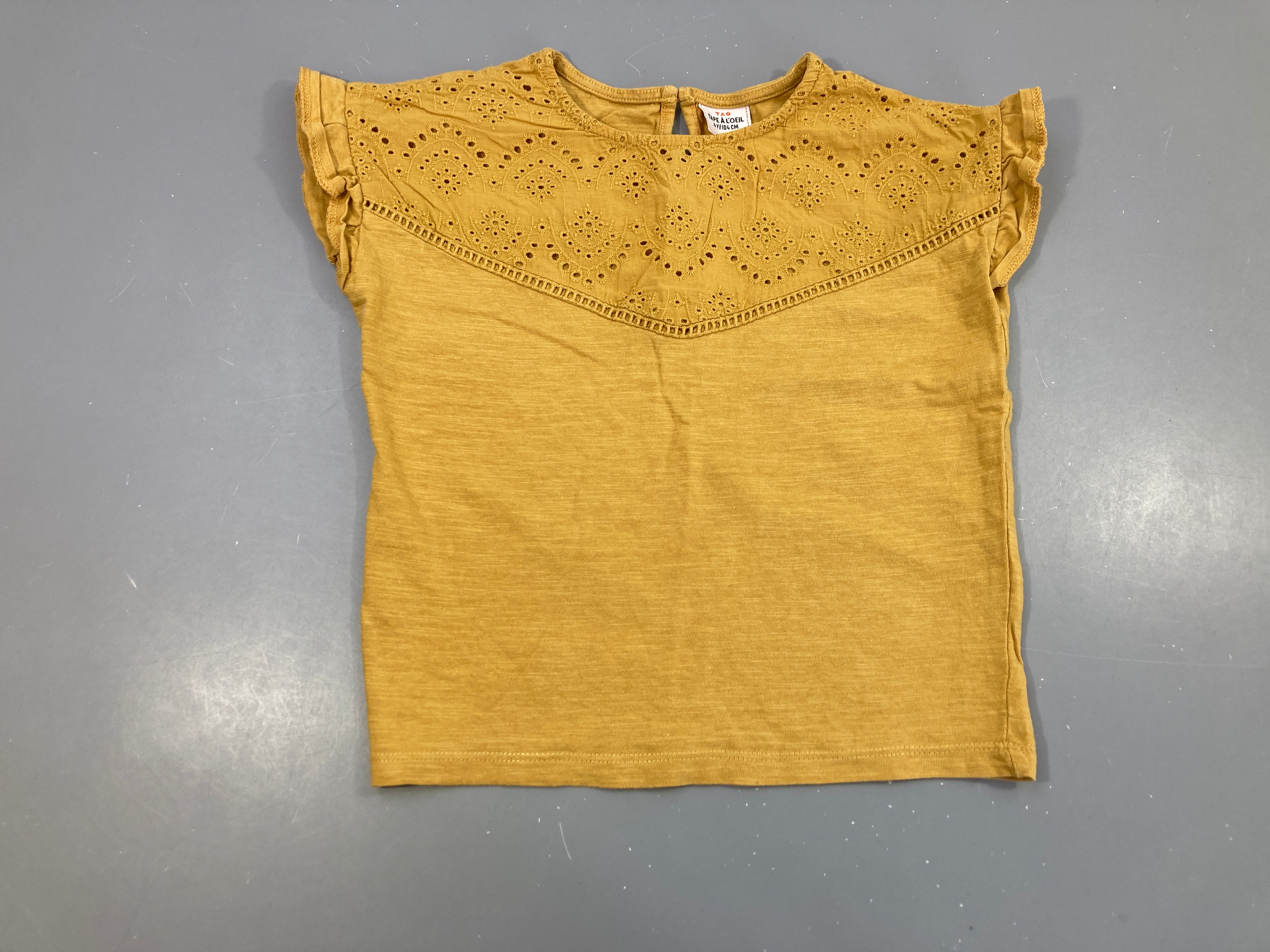 T-shirt m.c jaune moutarde avant ajouré