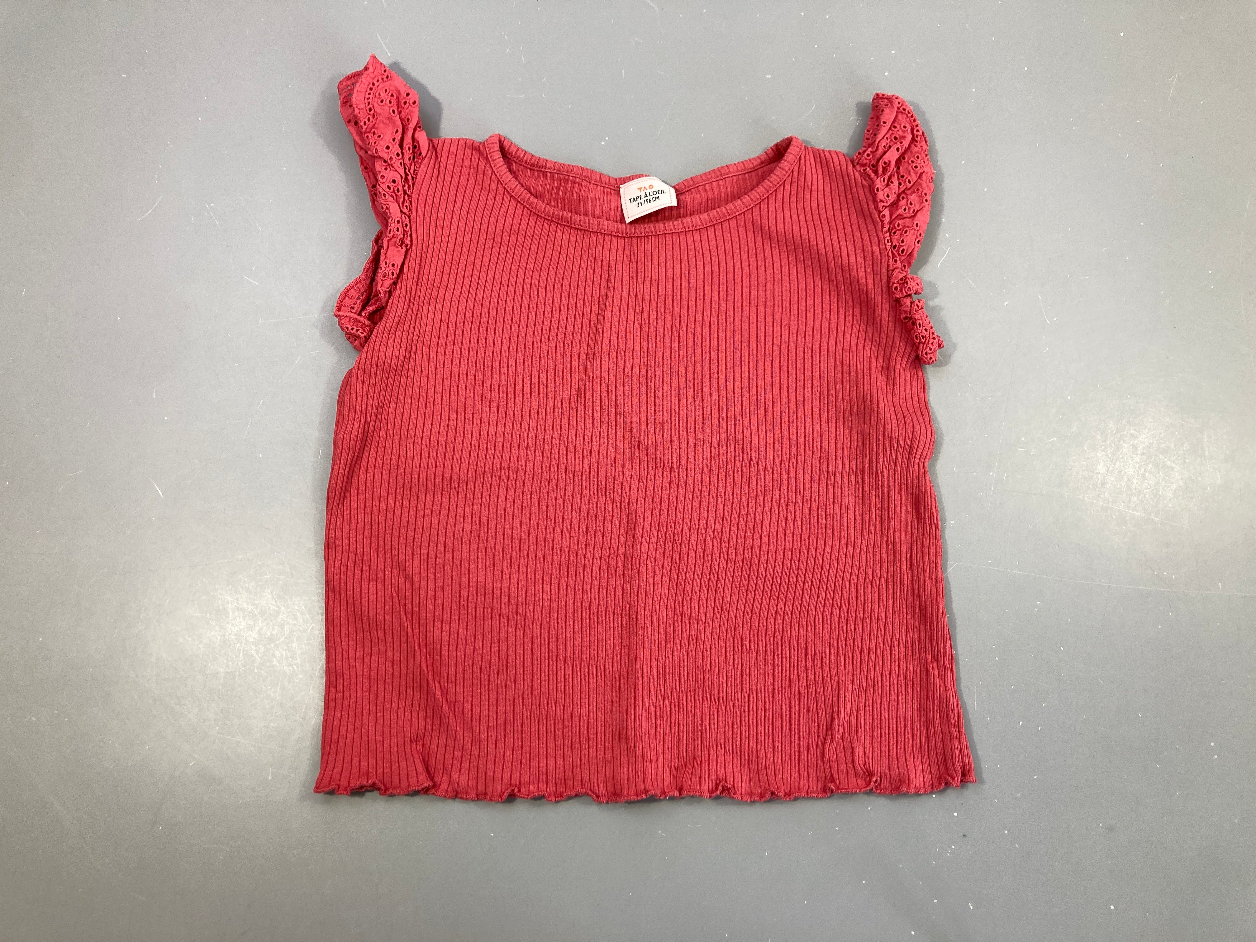 T-shirt m.c côtelé rose foncé manches dentelles
