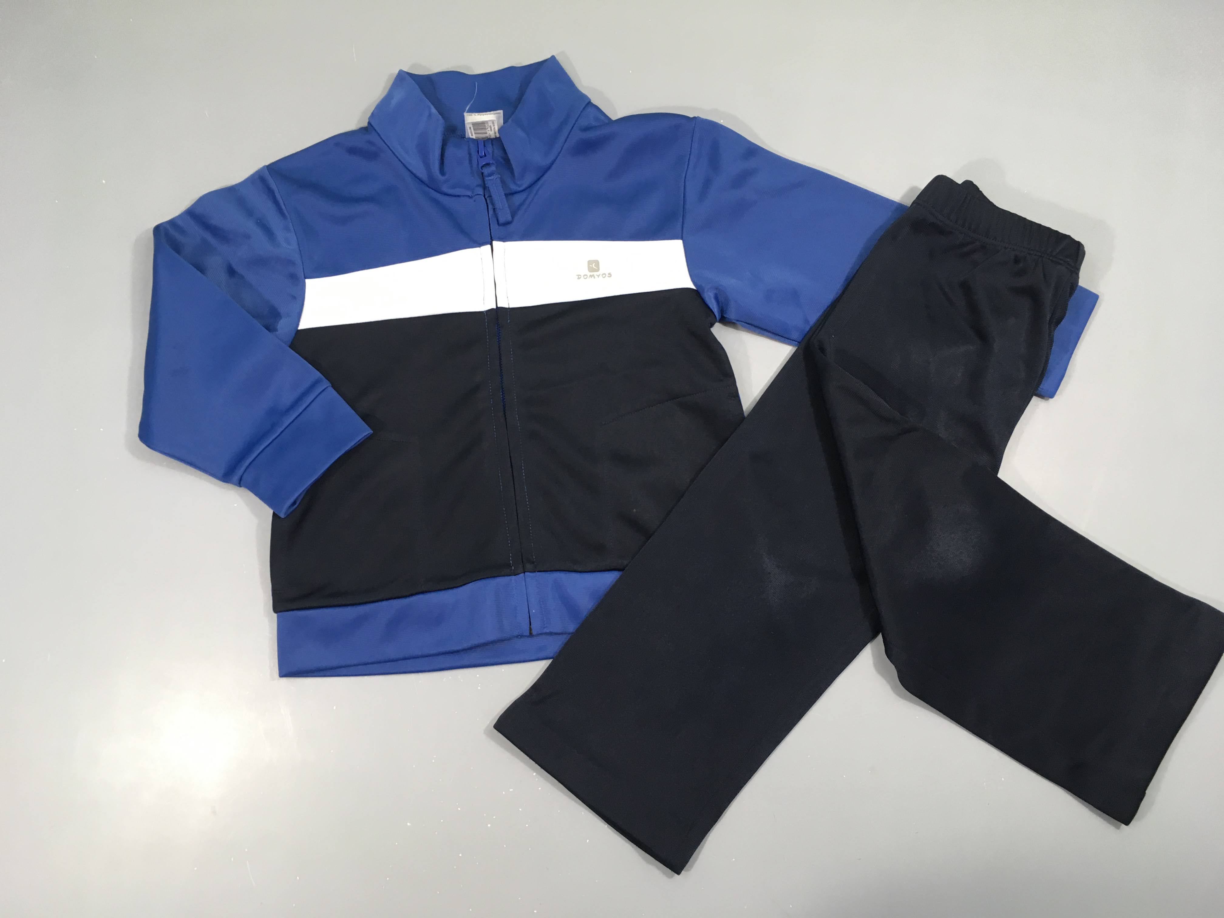 Training bleu-blanc Domyos genoux légèrement usés
