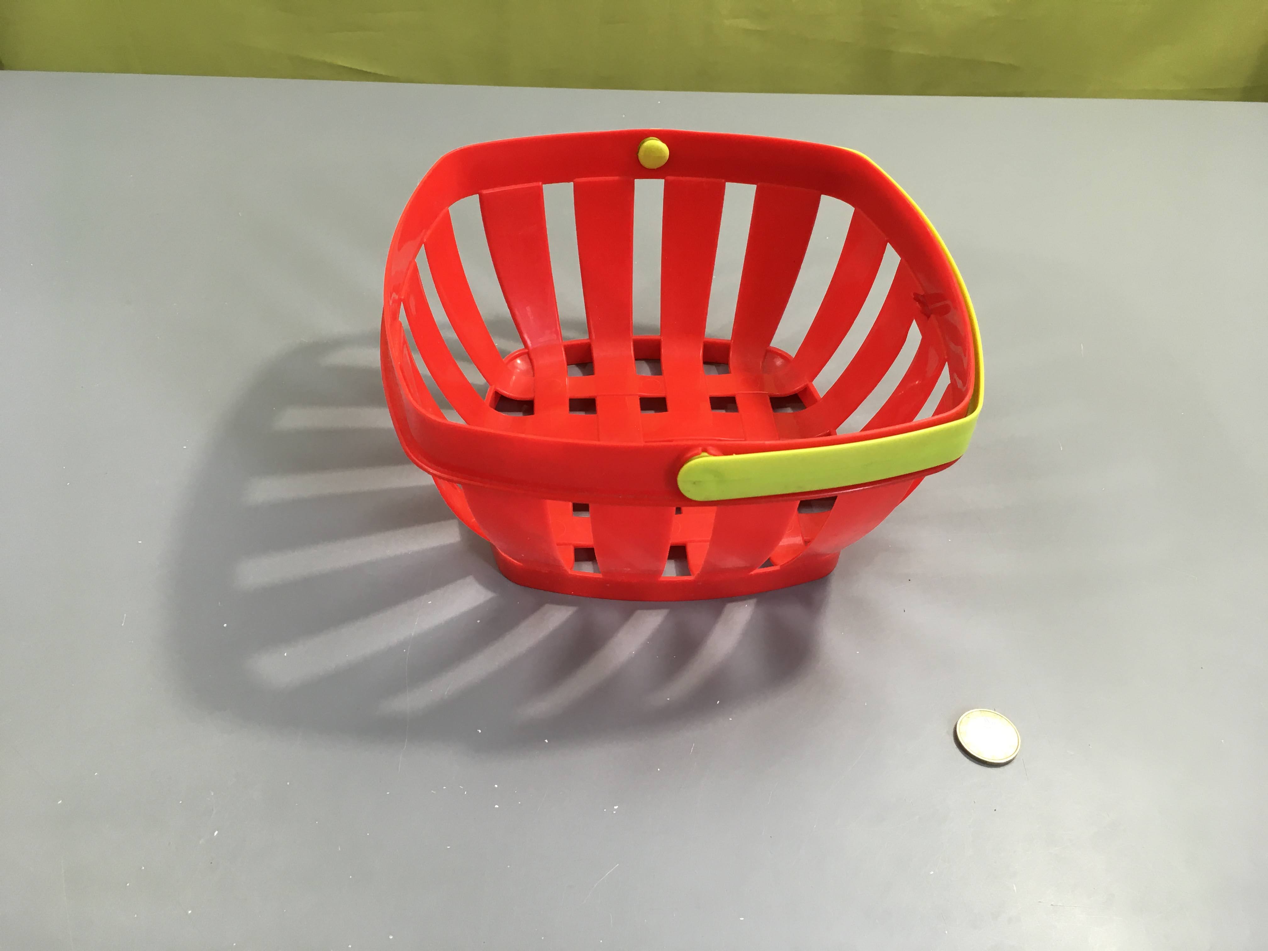 Panier plastique rouge/vert