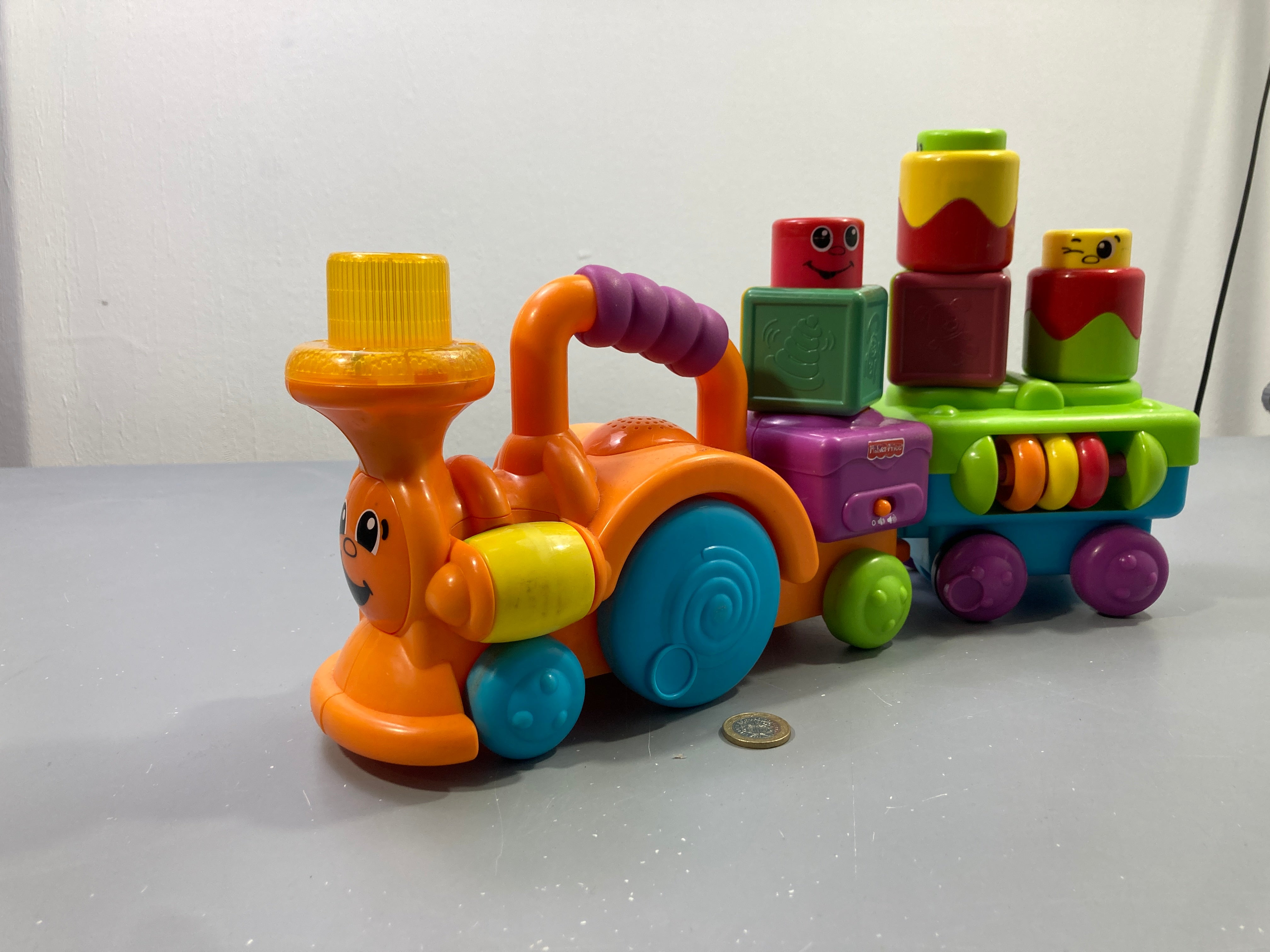 Train musical Rigolo'blocs orange avec cubes empilables