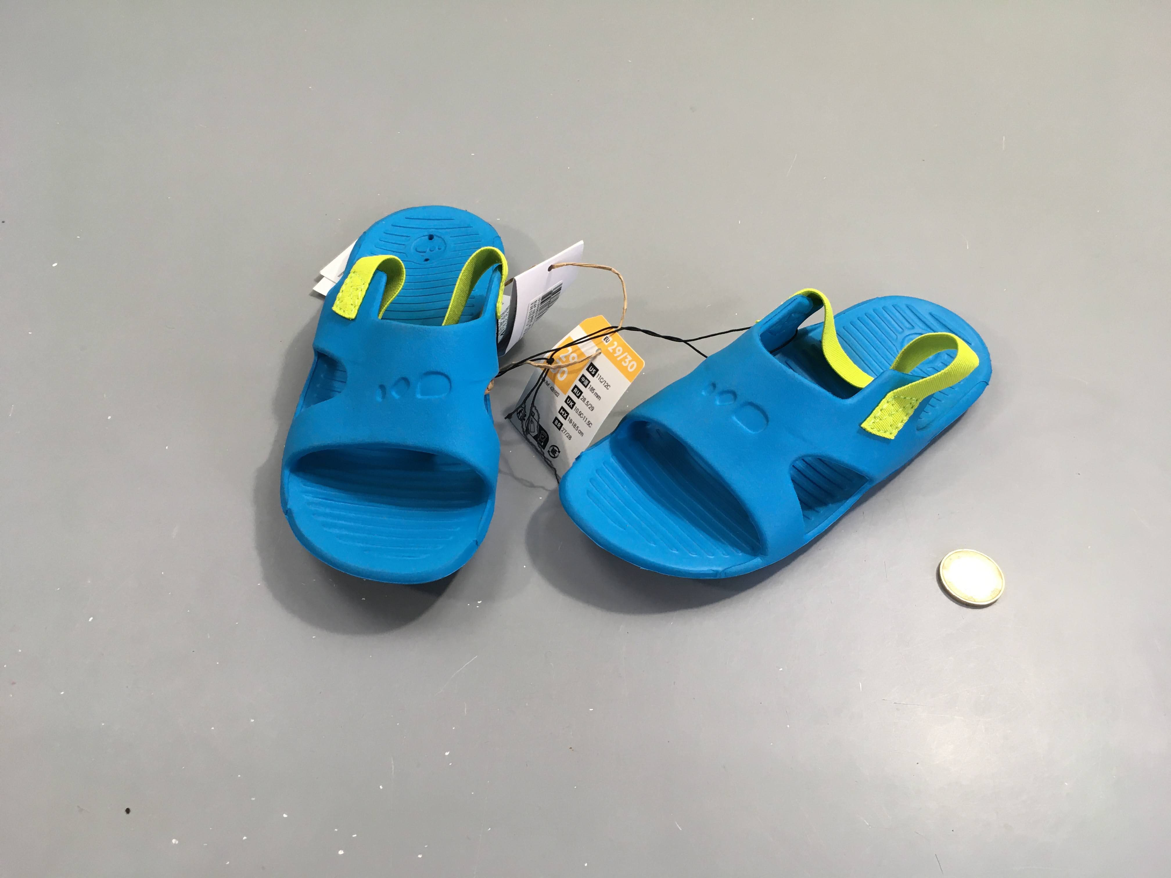 NEUF sandales d'eau bleues nabaji, 29-30