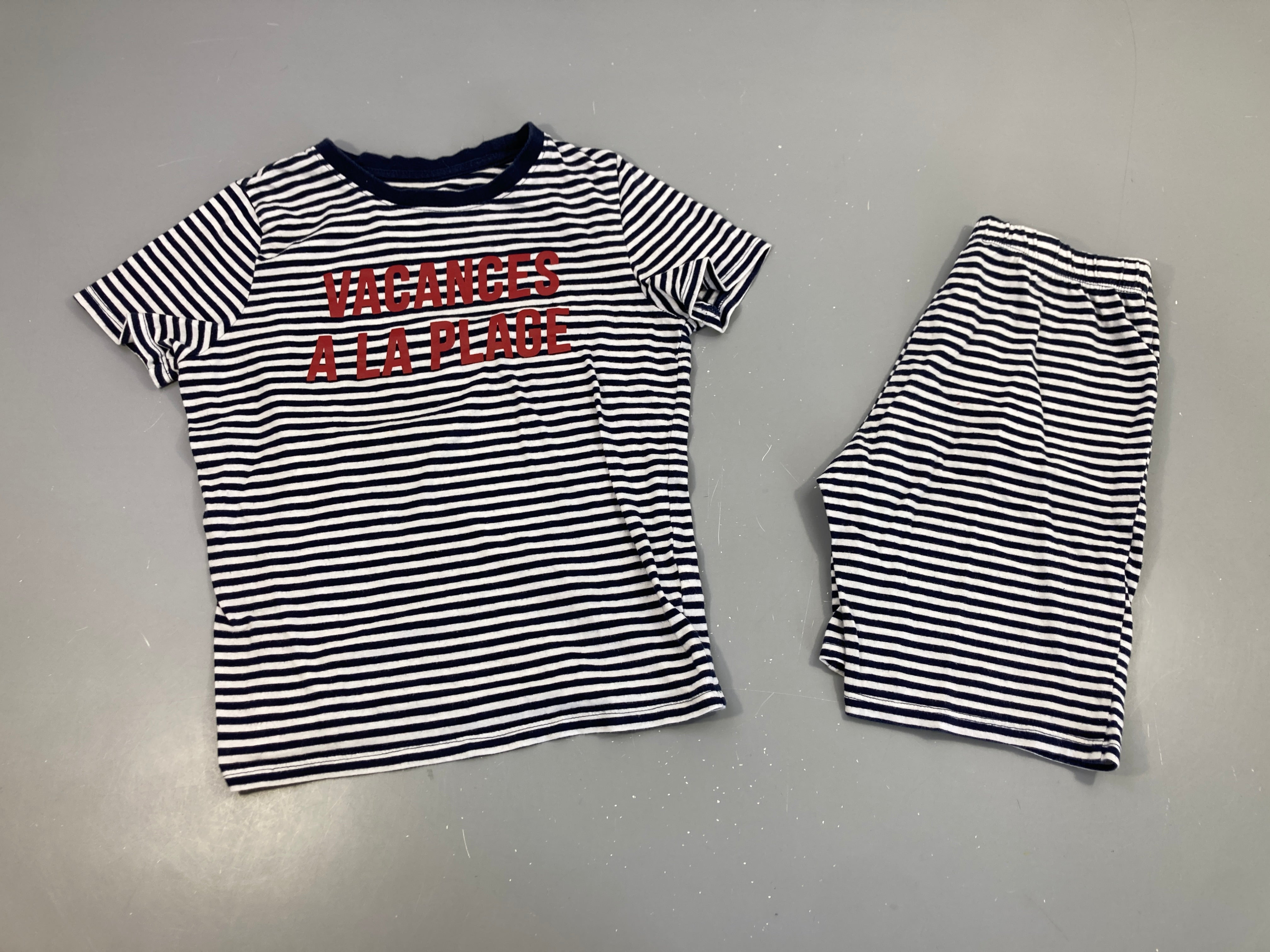 Pyjashort 2pcs jersey blanc rayé bleu foncé A la plage