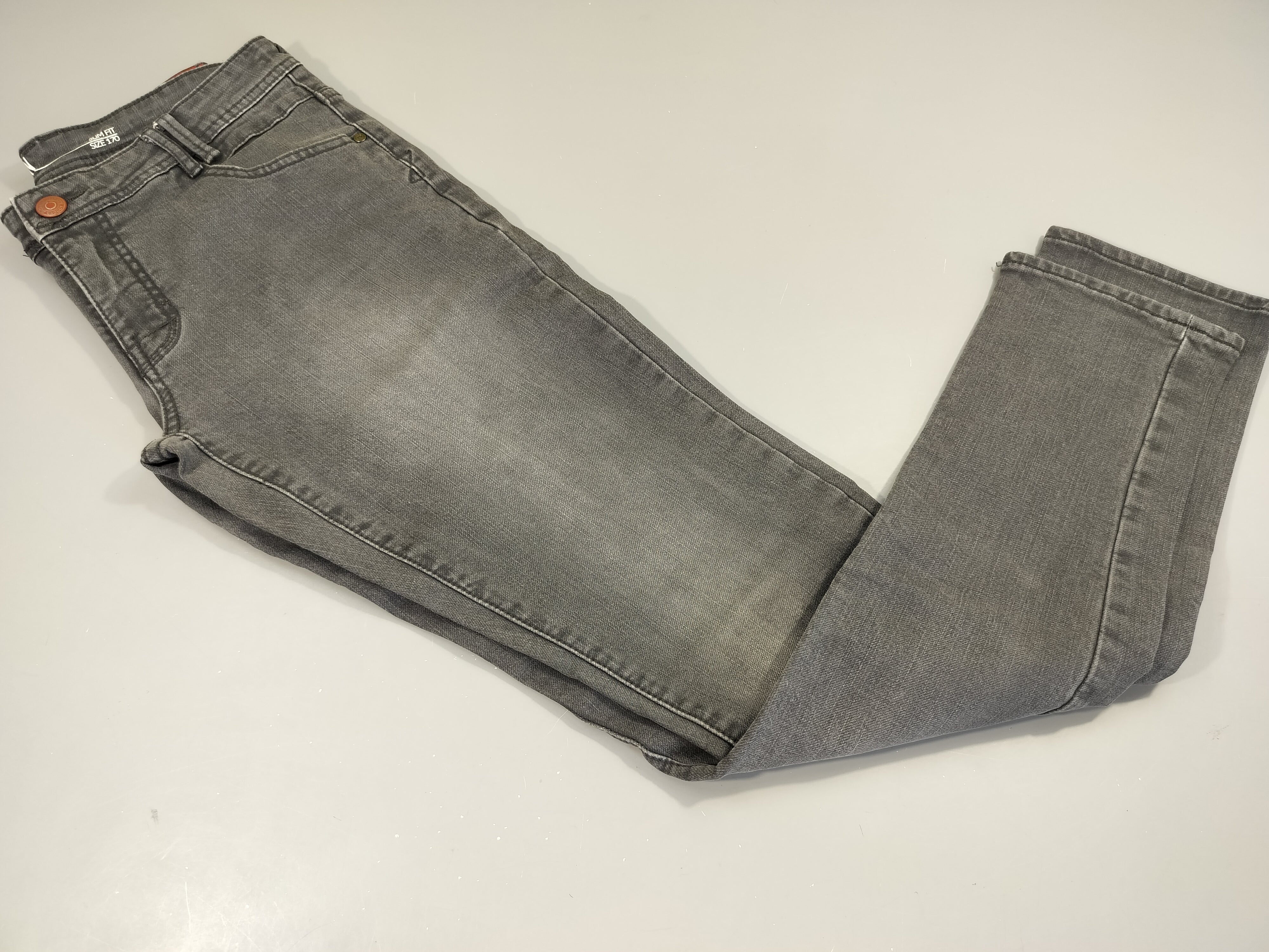 Pantalon en jean slim gris