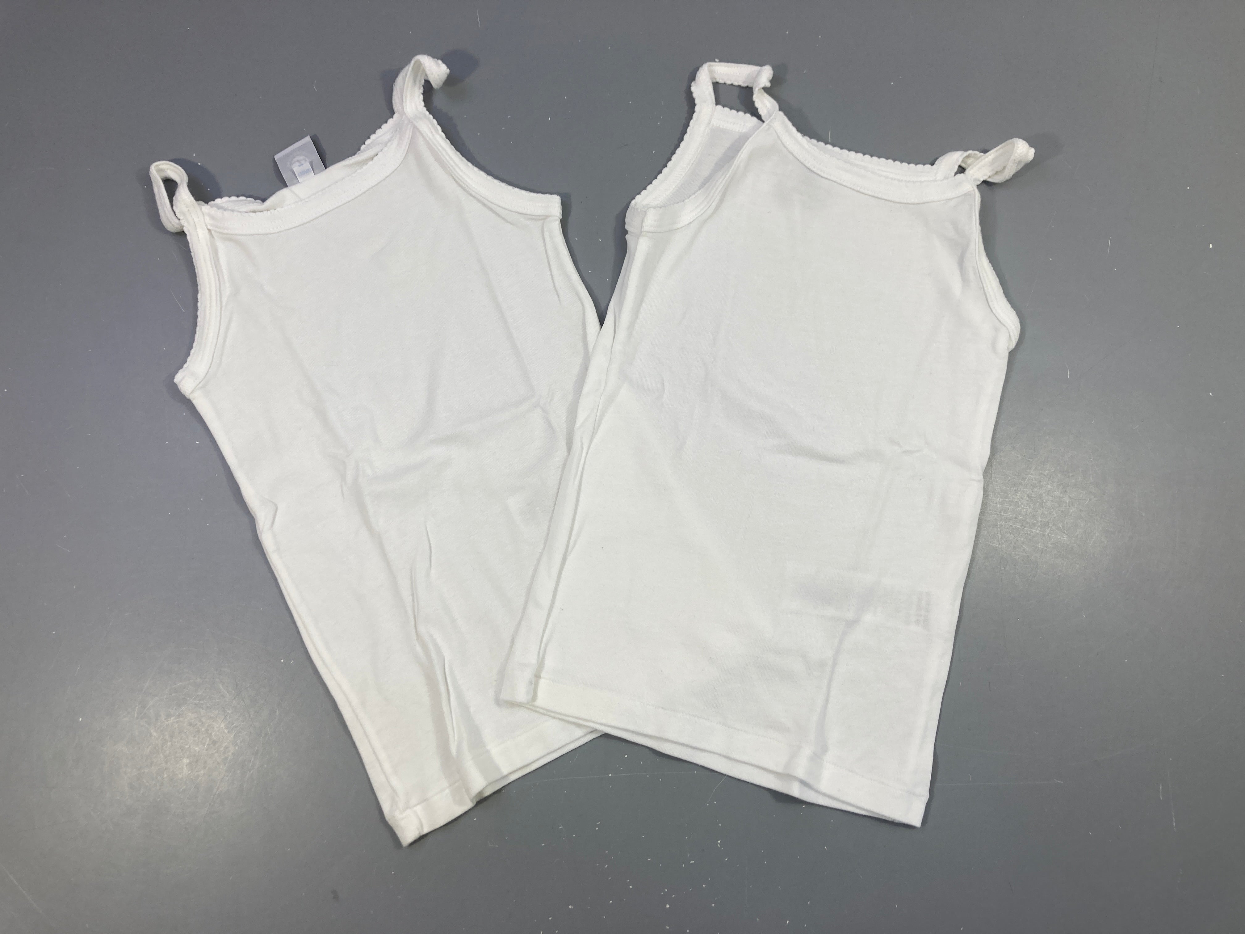 2 chemisettes fines bretelles blanches