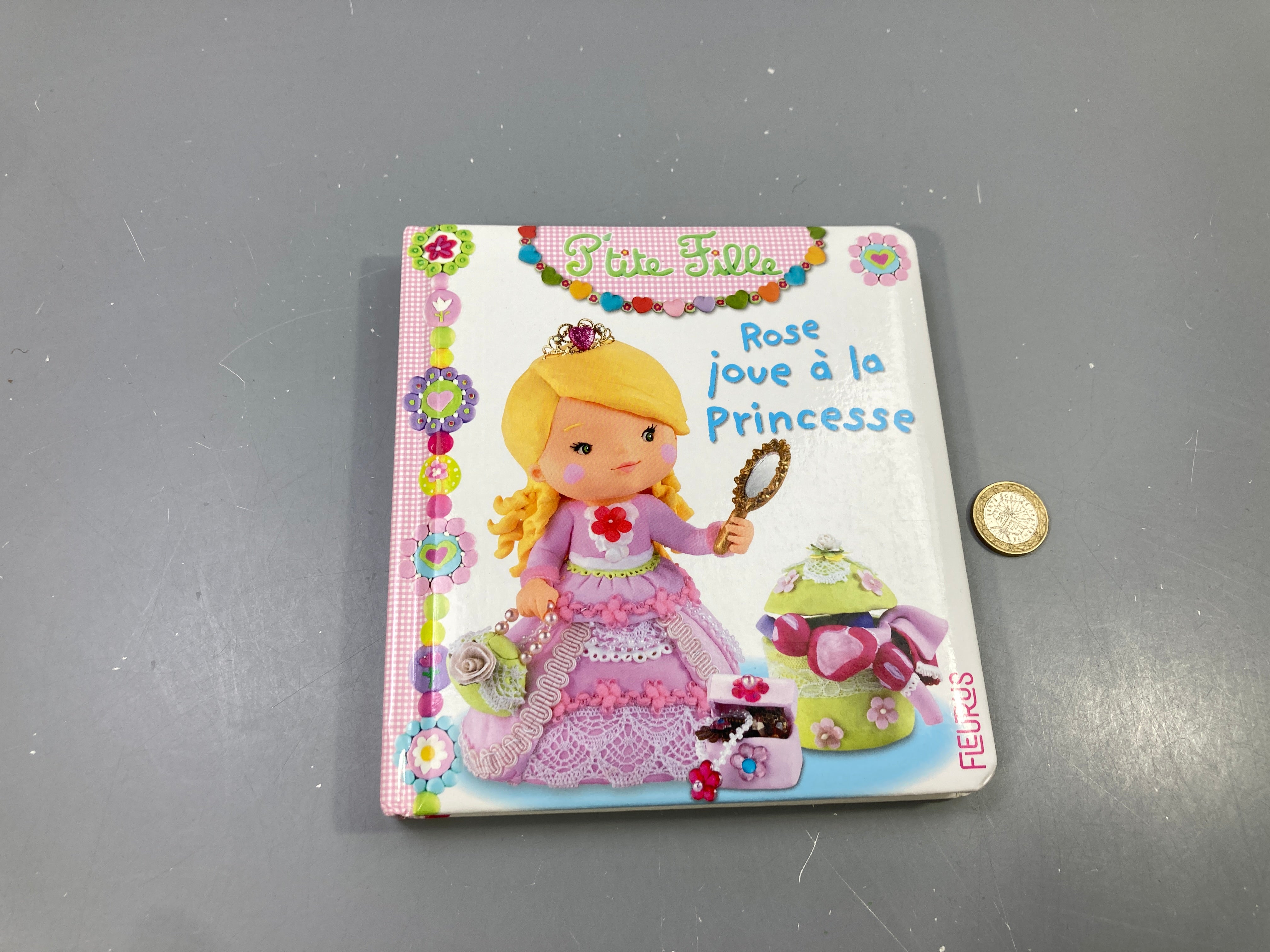 P'tite Fille, Rose joue à la princesse, Fleurus