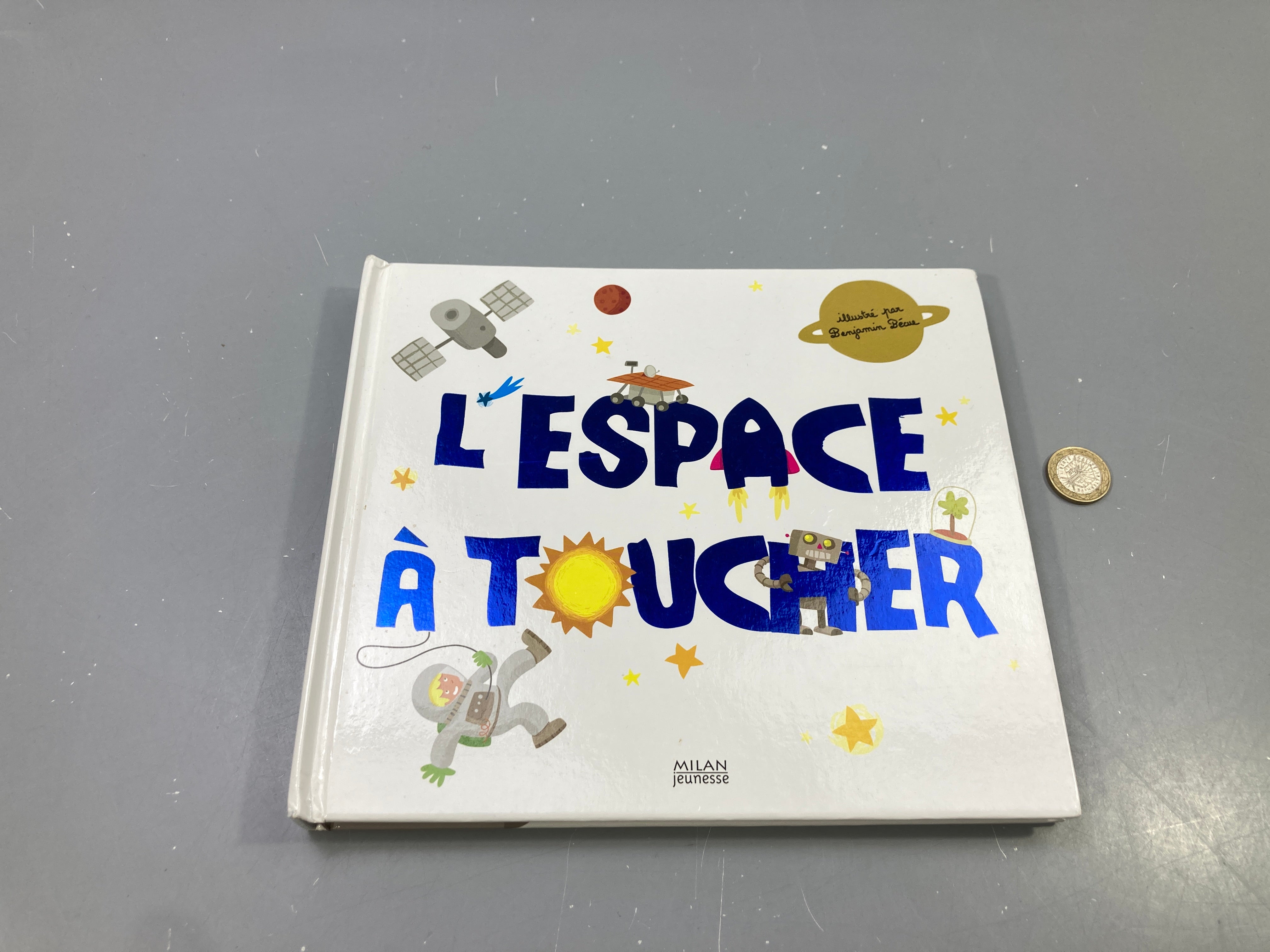 L'espace à toucher, illustré par Benjamin Bécue, Milan Jeunesse