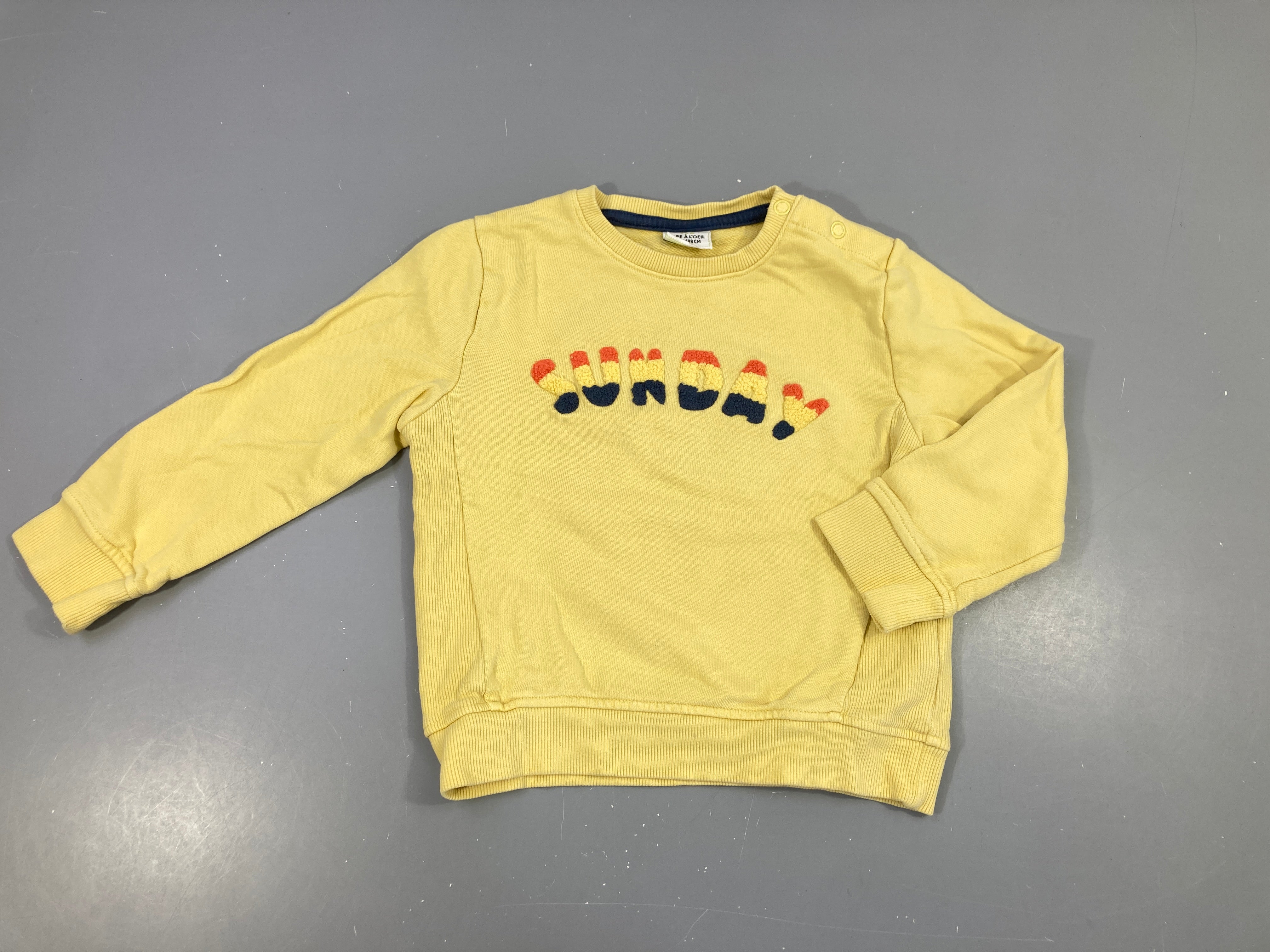 Sweat jaune Sunday relief
